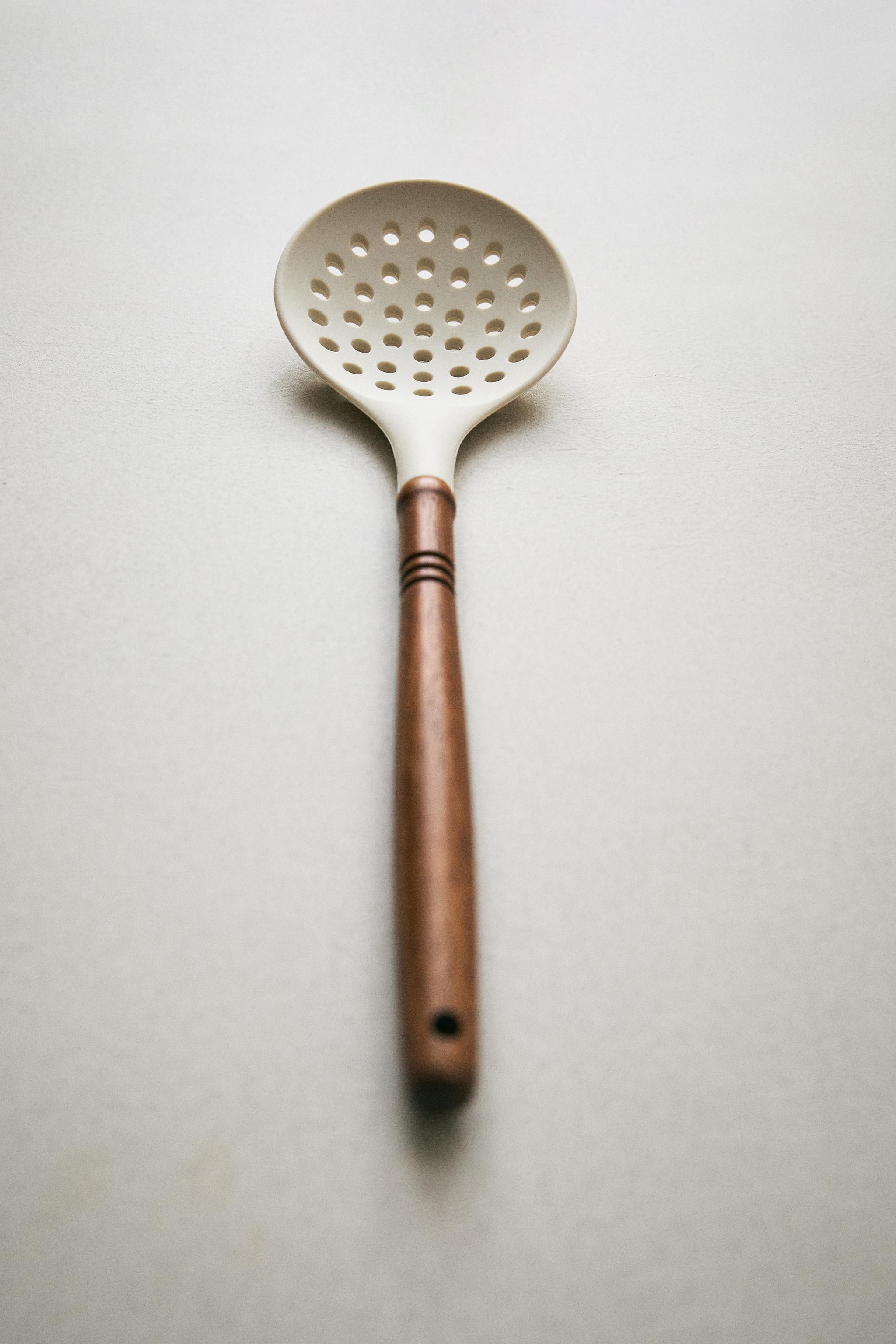 SILICONE AND WOODEN SLOTTED SPOON