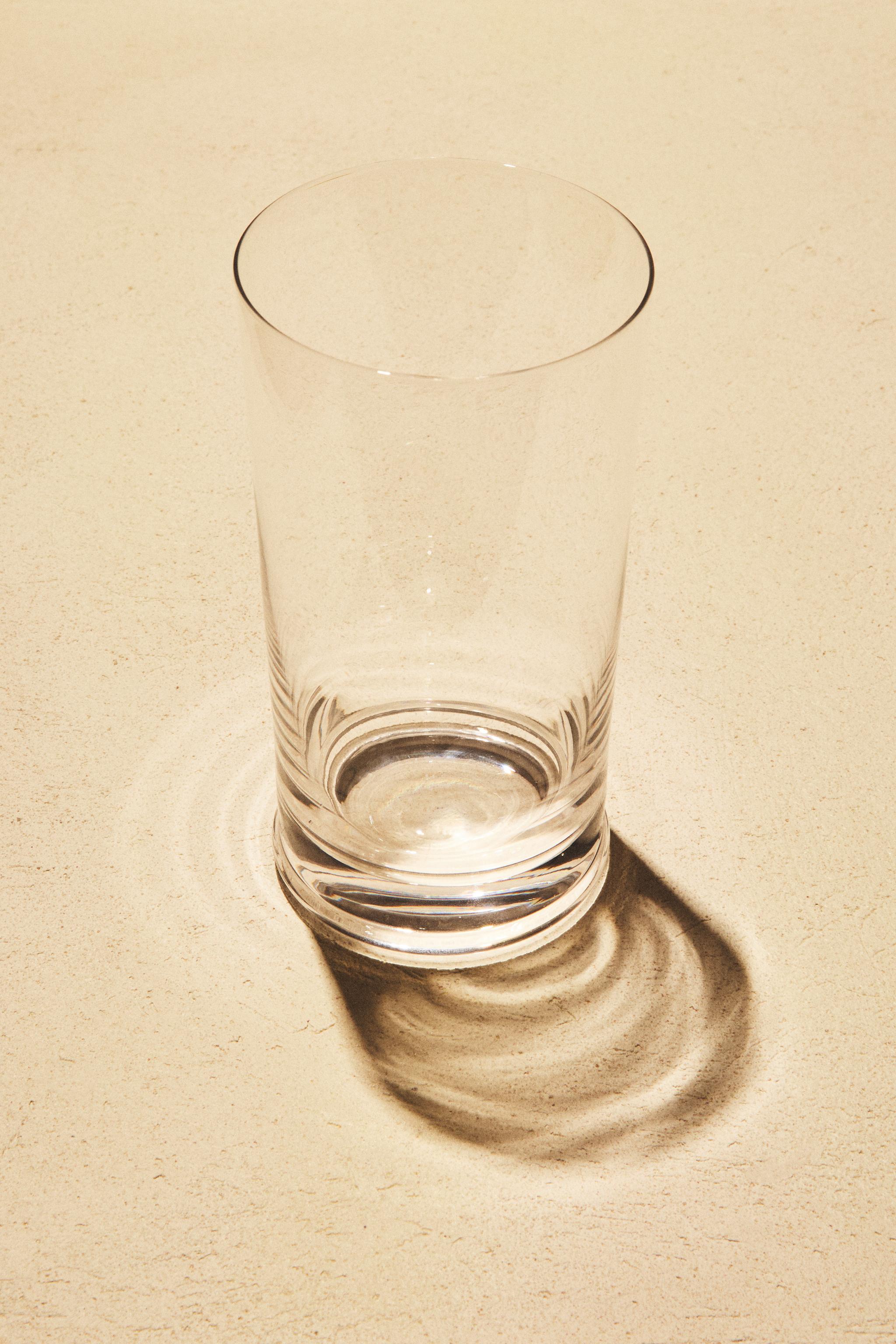 TALL TRANSPARENT GLASS TUMBLER