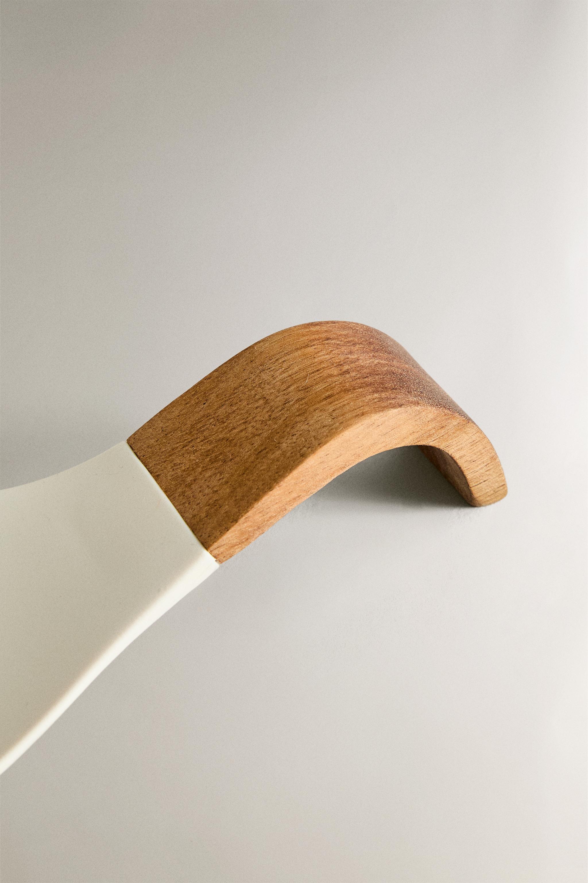 WOOD AND SILICONE SPOON REST