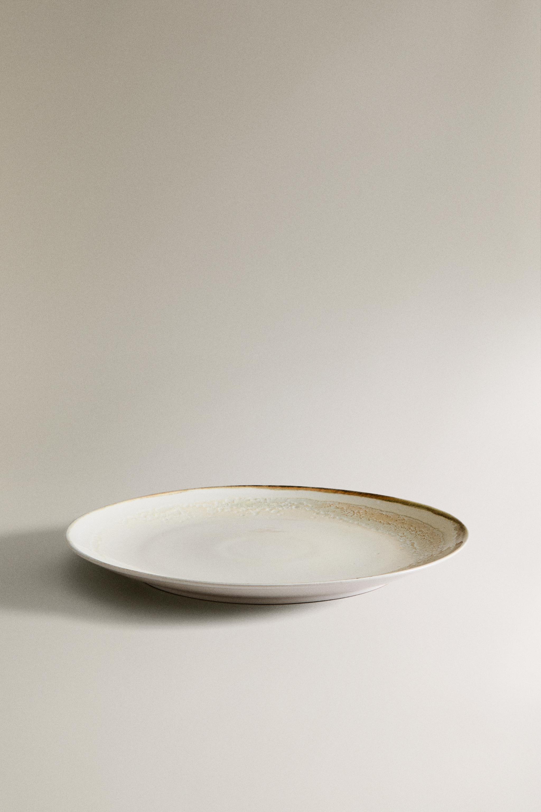 ROUND STONEWARE SERVING DISH