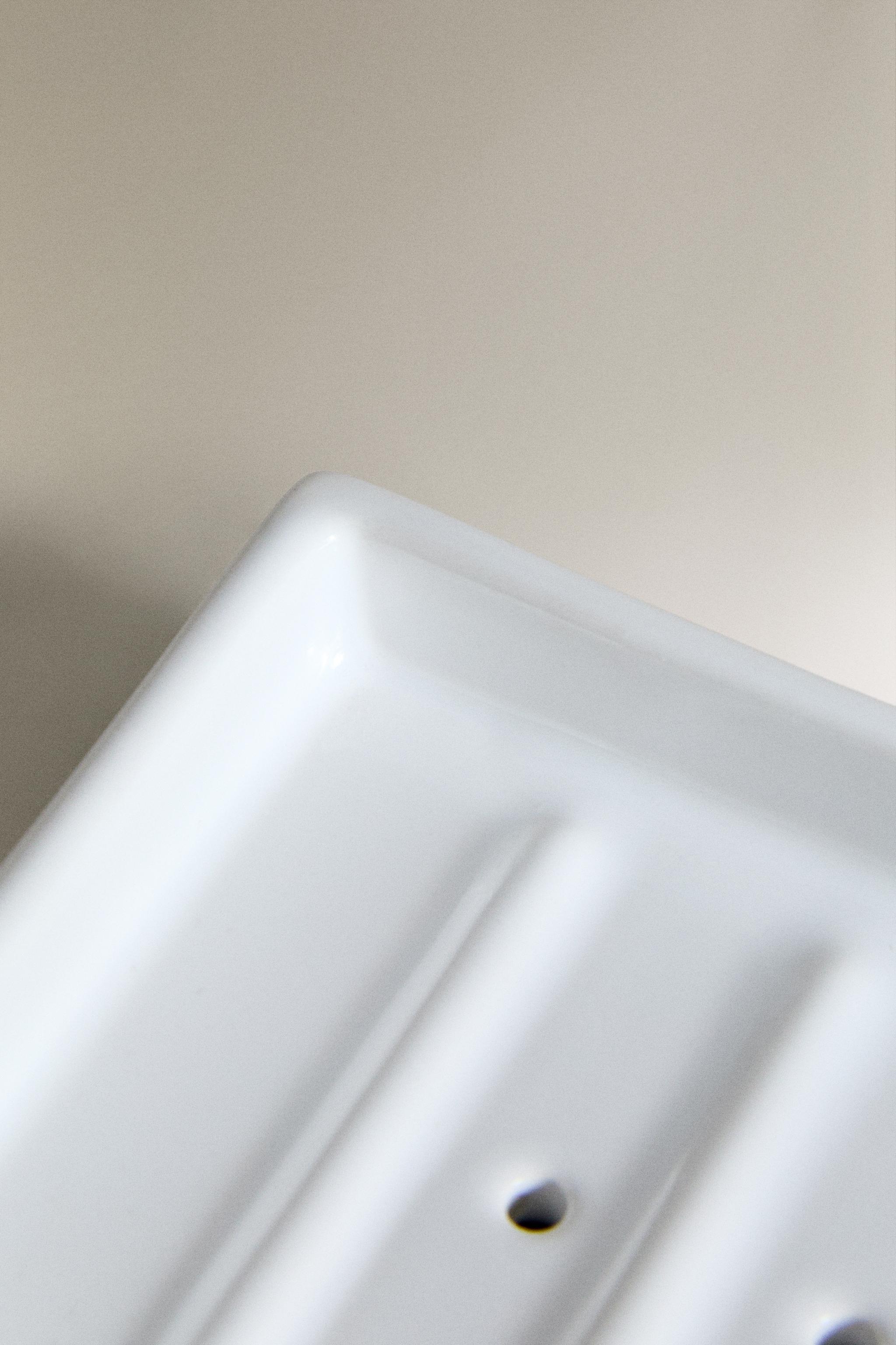 EARTHENWARE BATHROOM SOAP DISH WHITE