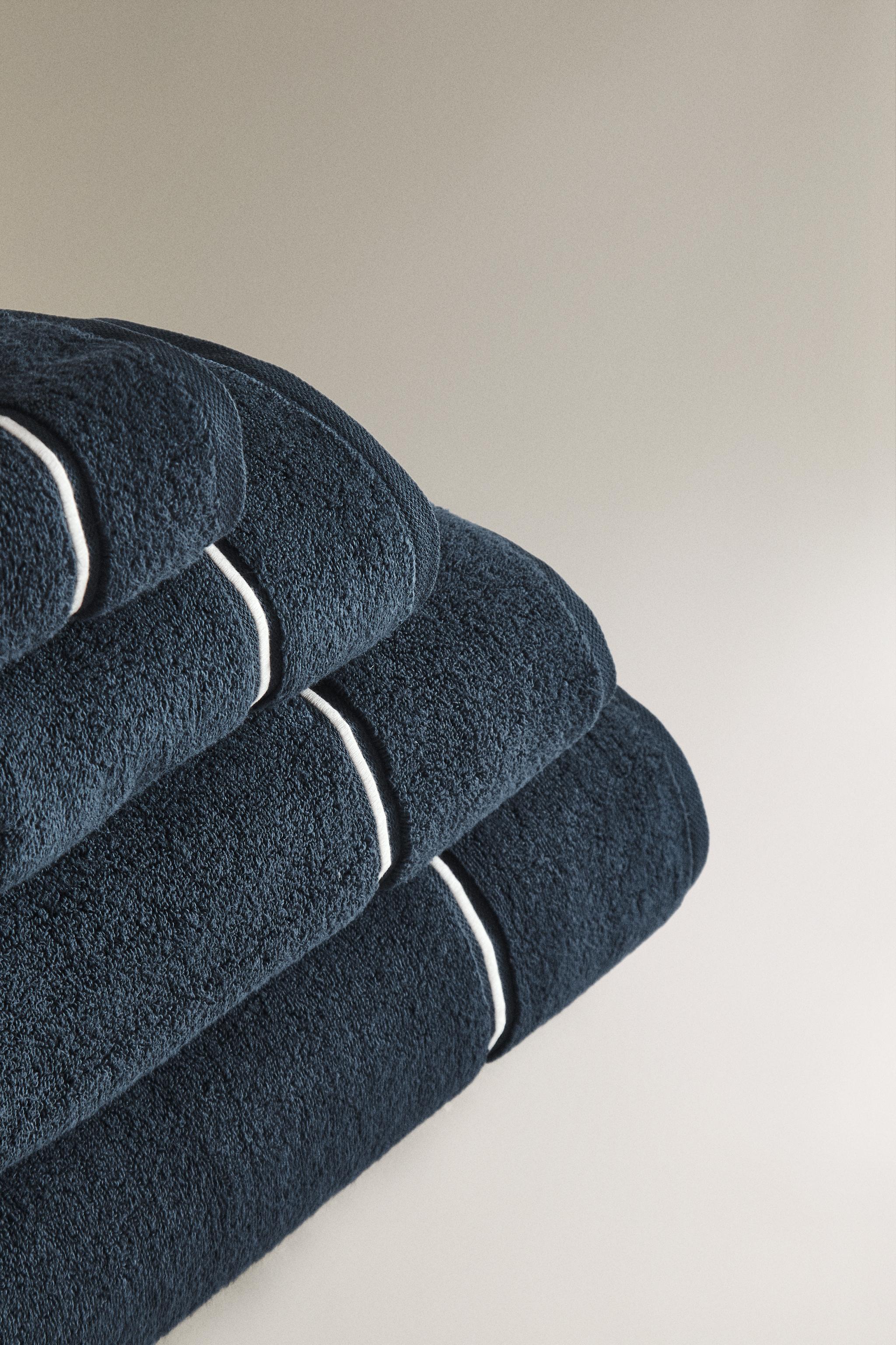 EMBROIDERED TRIM BATH TOWEL