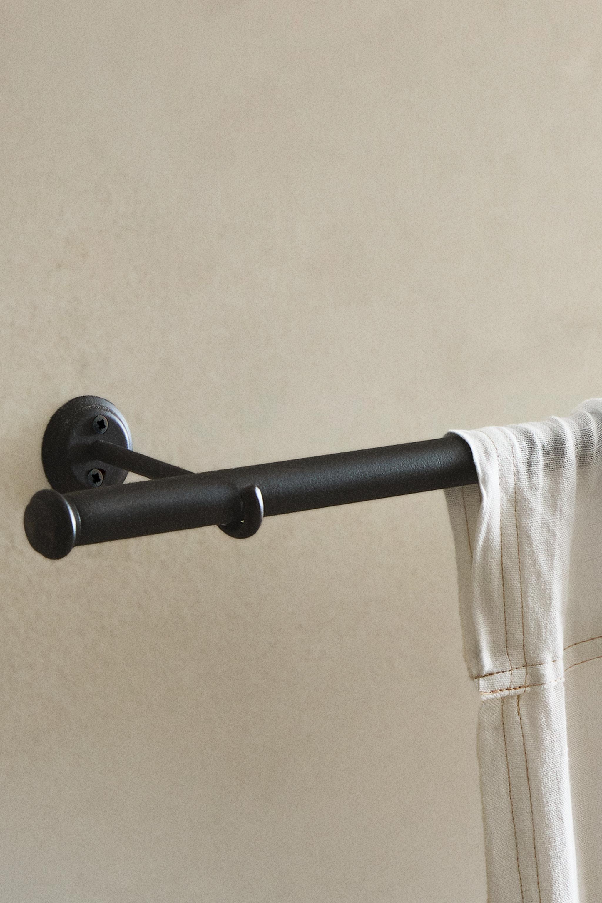 METALLIC CURTAIN RAIL HOOK