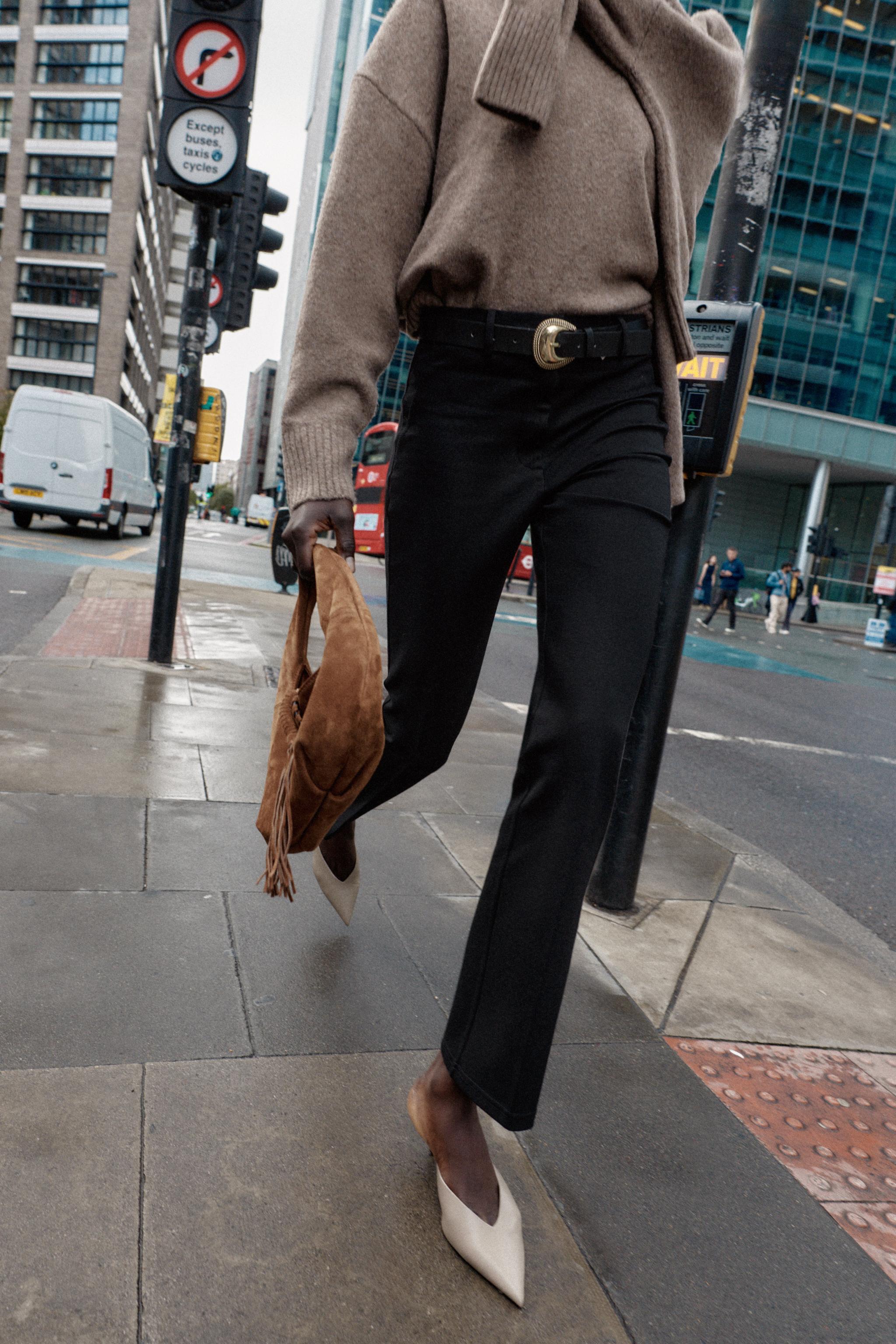 BELTED FLARE LEGGINGS