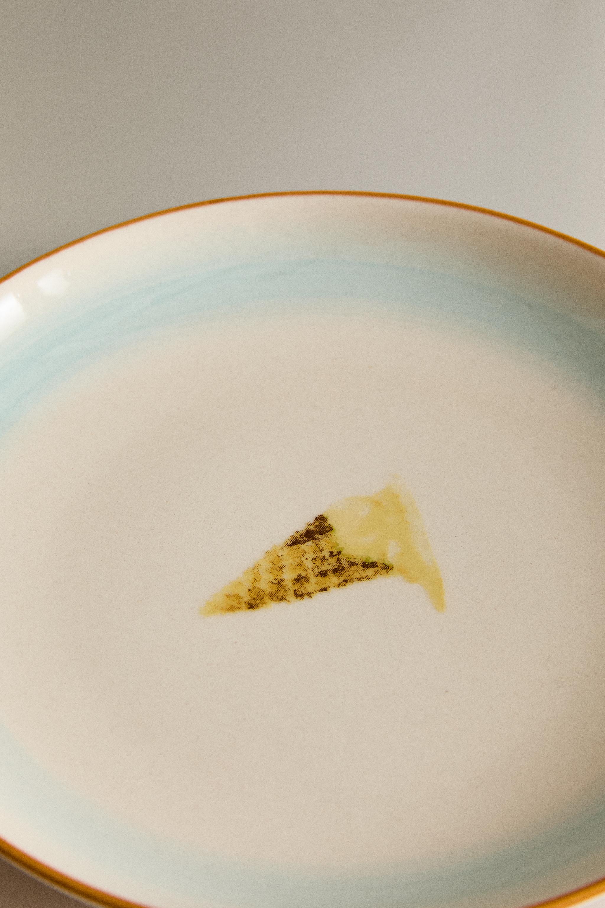 STONEWARE ICE CREAM DESSERT PLATE