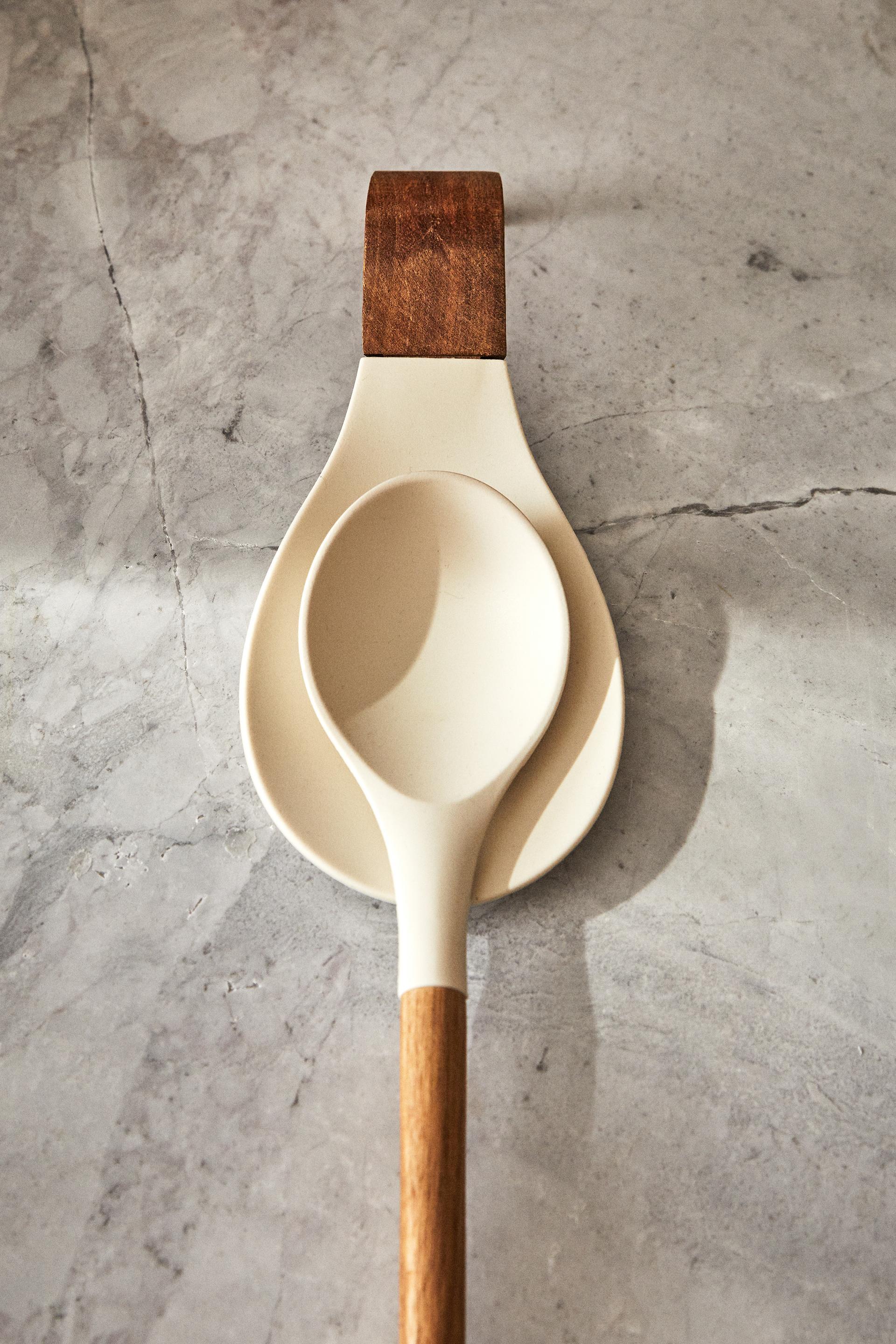 WOOD AND SILICONE SPOON REST