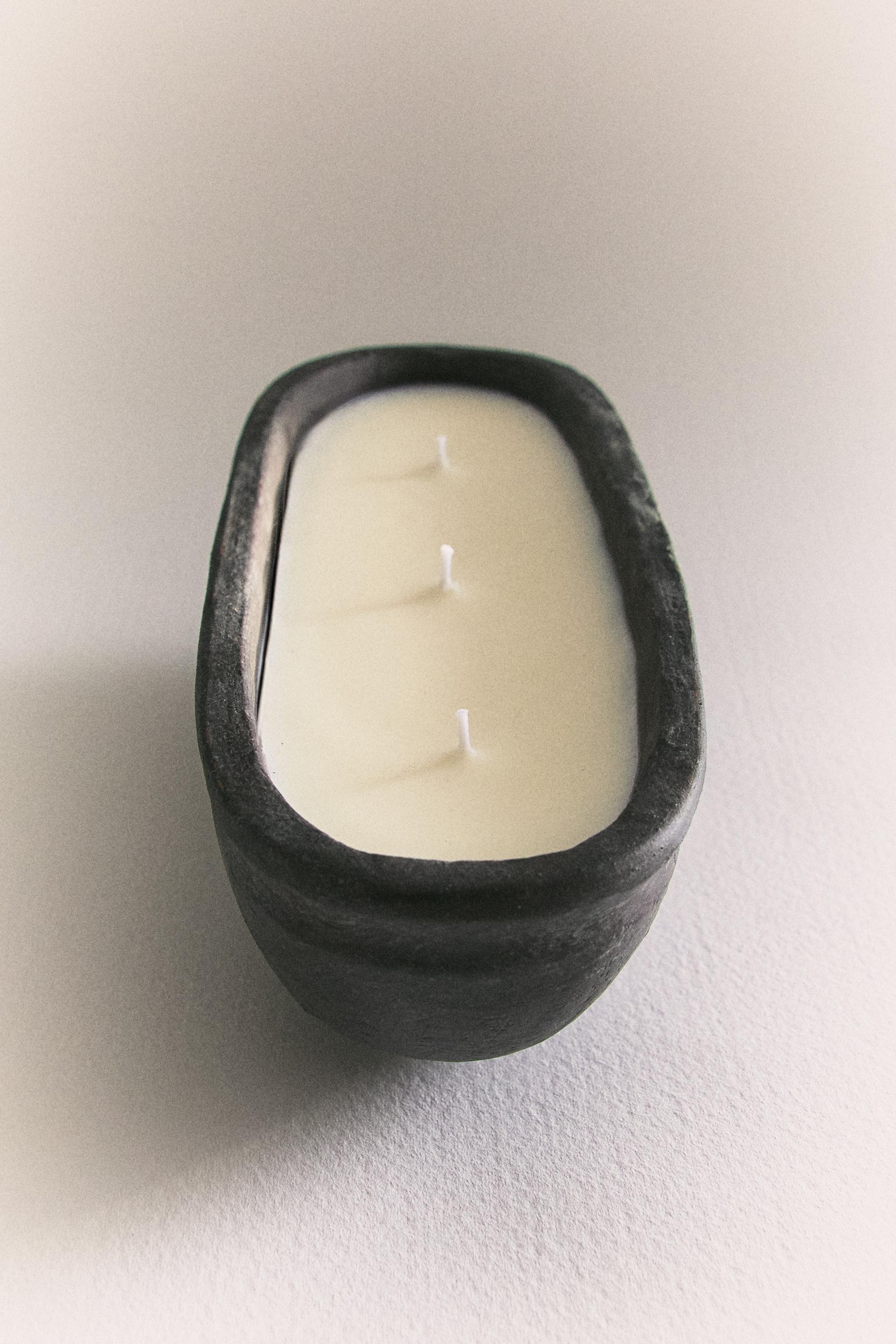 (600 GR) LEATHER AMBER SCENTED CANDLE