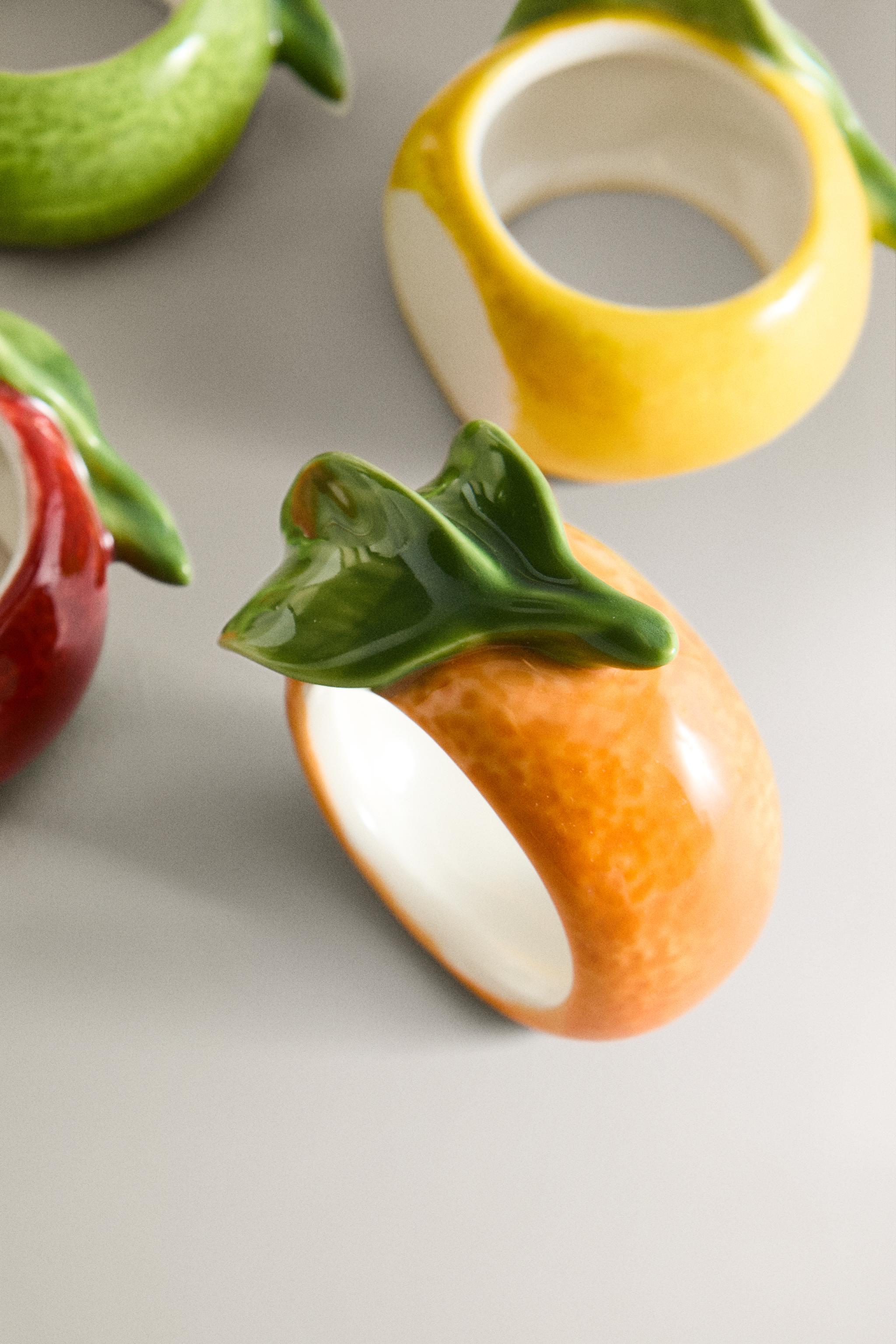 PACK OF FRUIT PORCELAIN NAPKIN RINGS (PACK OF 4)