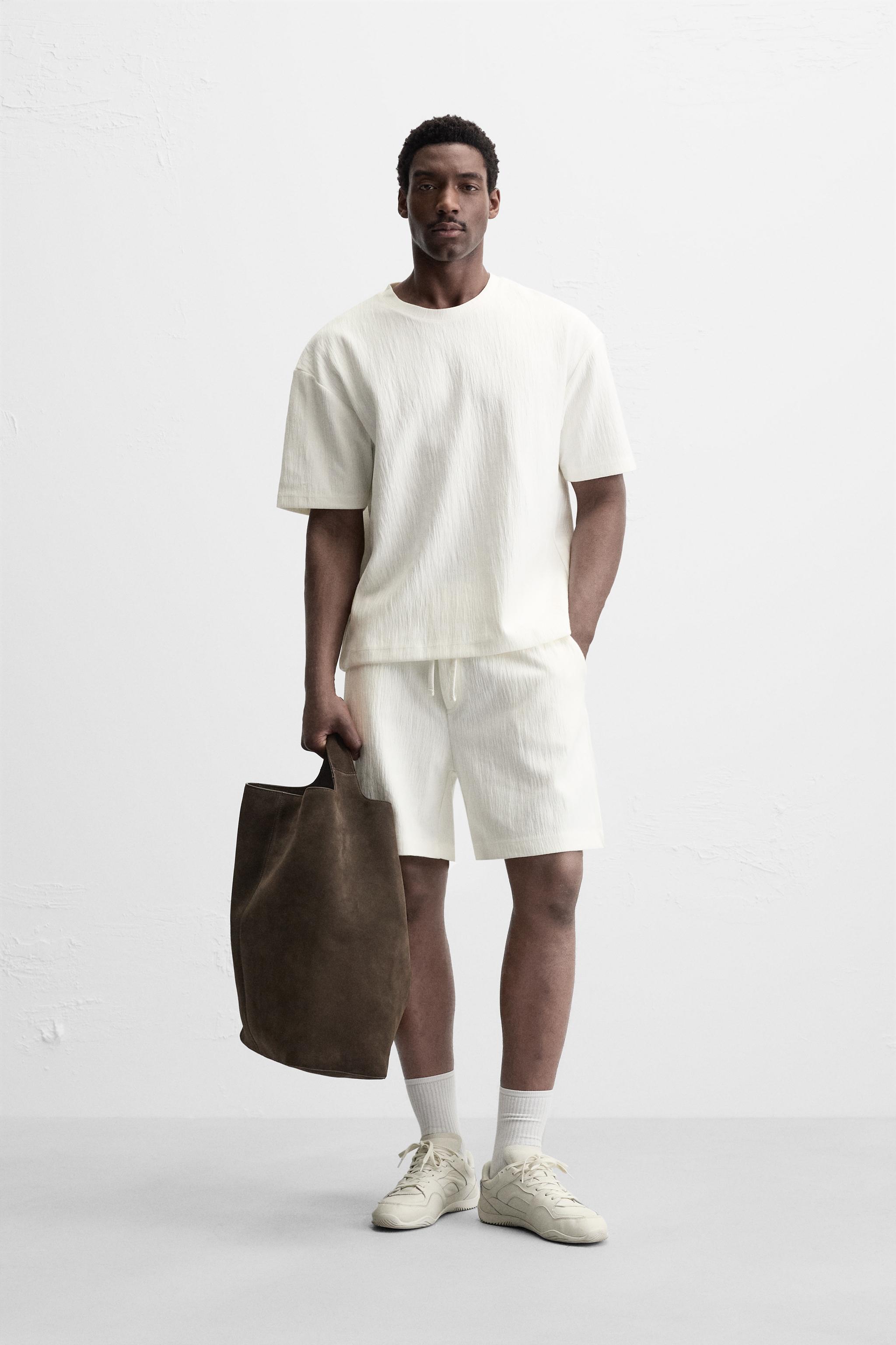 TEXTURED JOGGER SHORTS