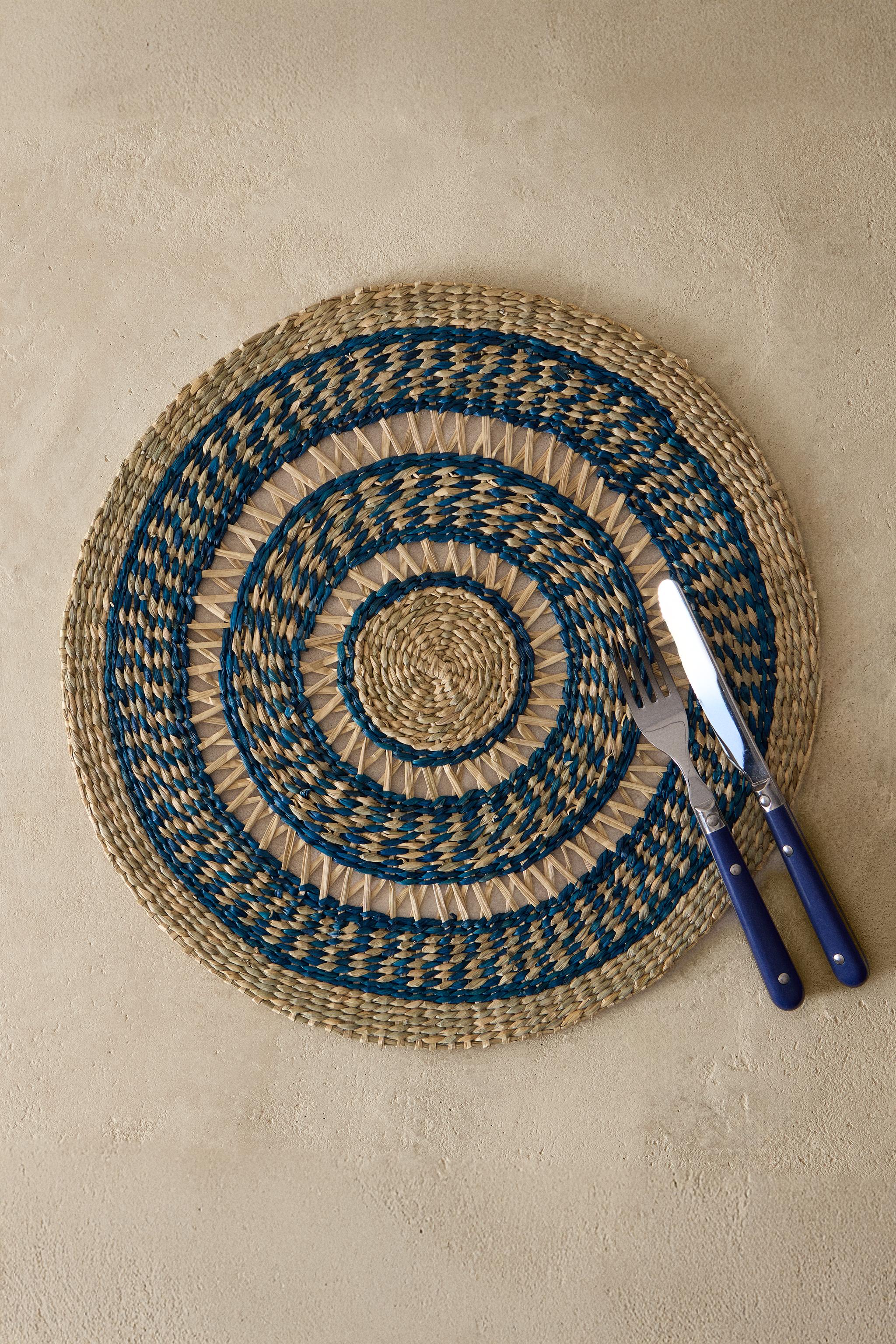ROUND COLORED WOVEN PLACEMAT
