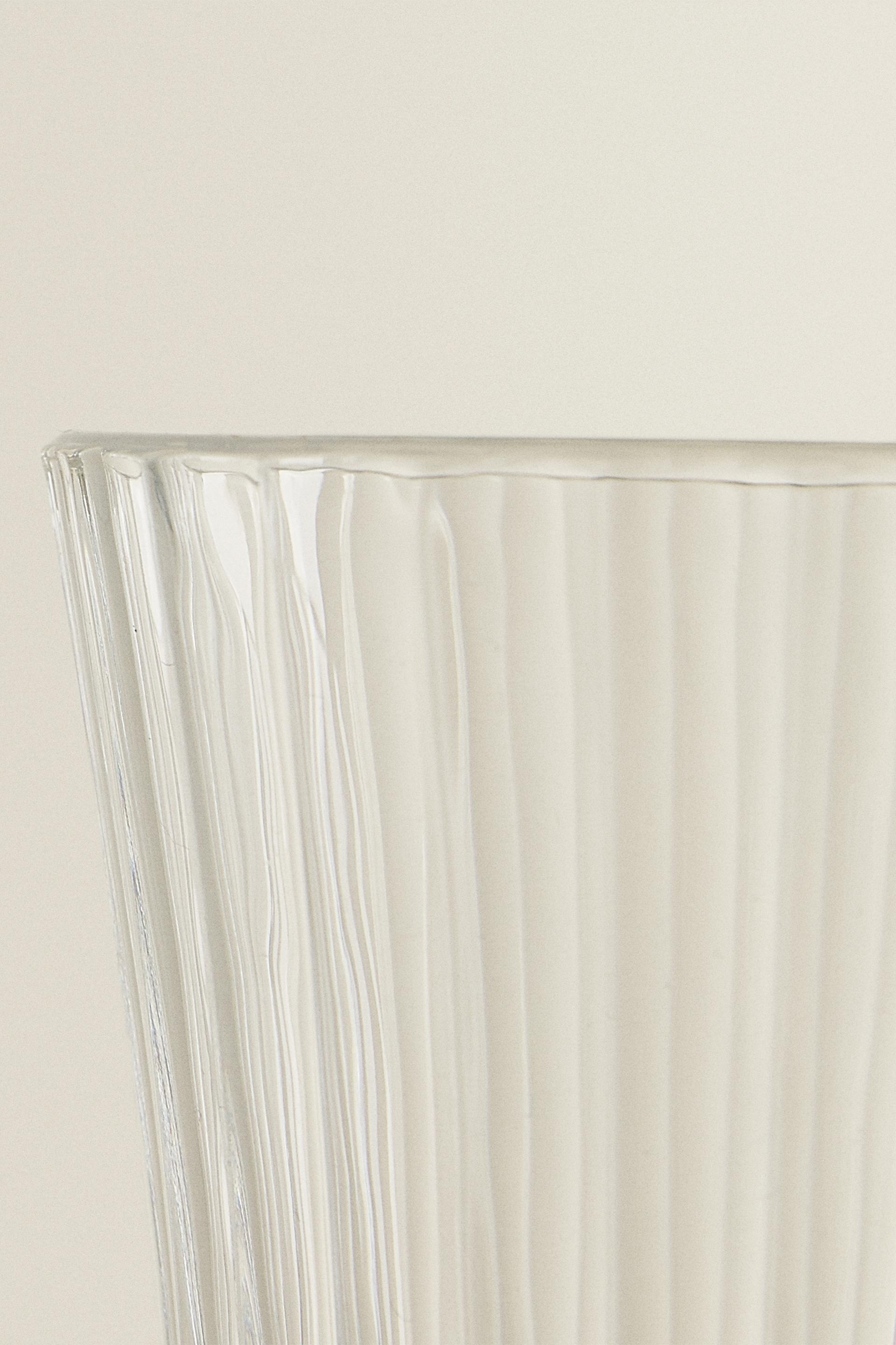 ENGRAVED CRYSTALLINE FLUTE GLASS WITH ENGRAVED GLASS EFFECT