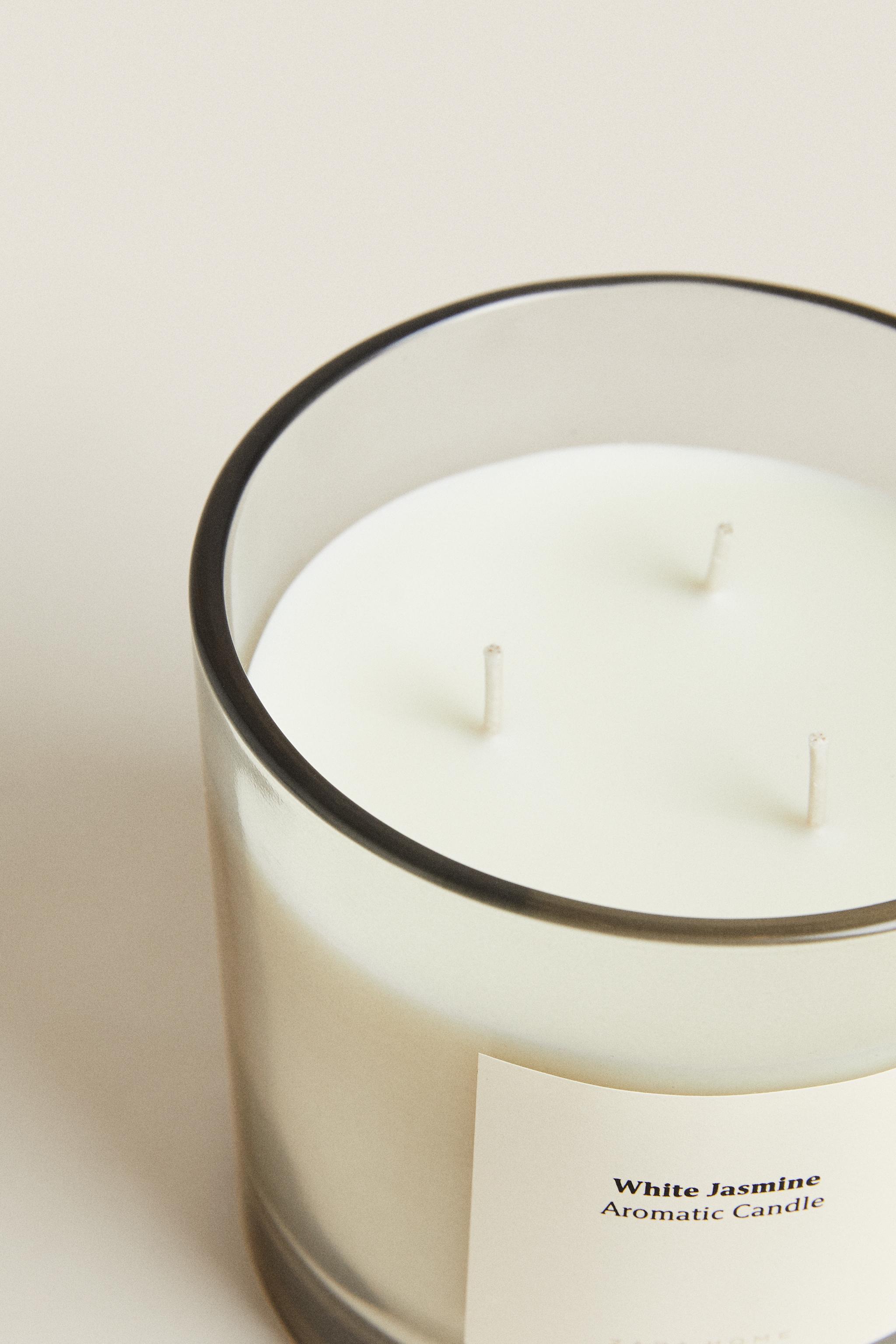 (620 G) WHITE JASMINE SCENTED CANDLE