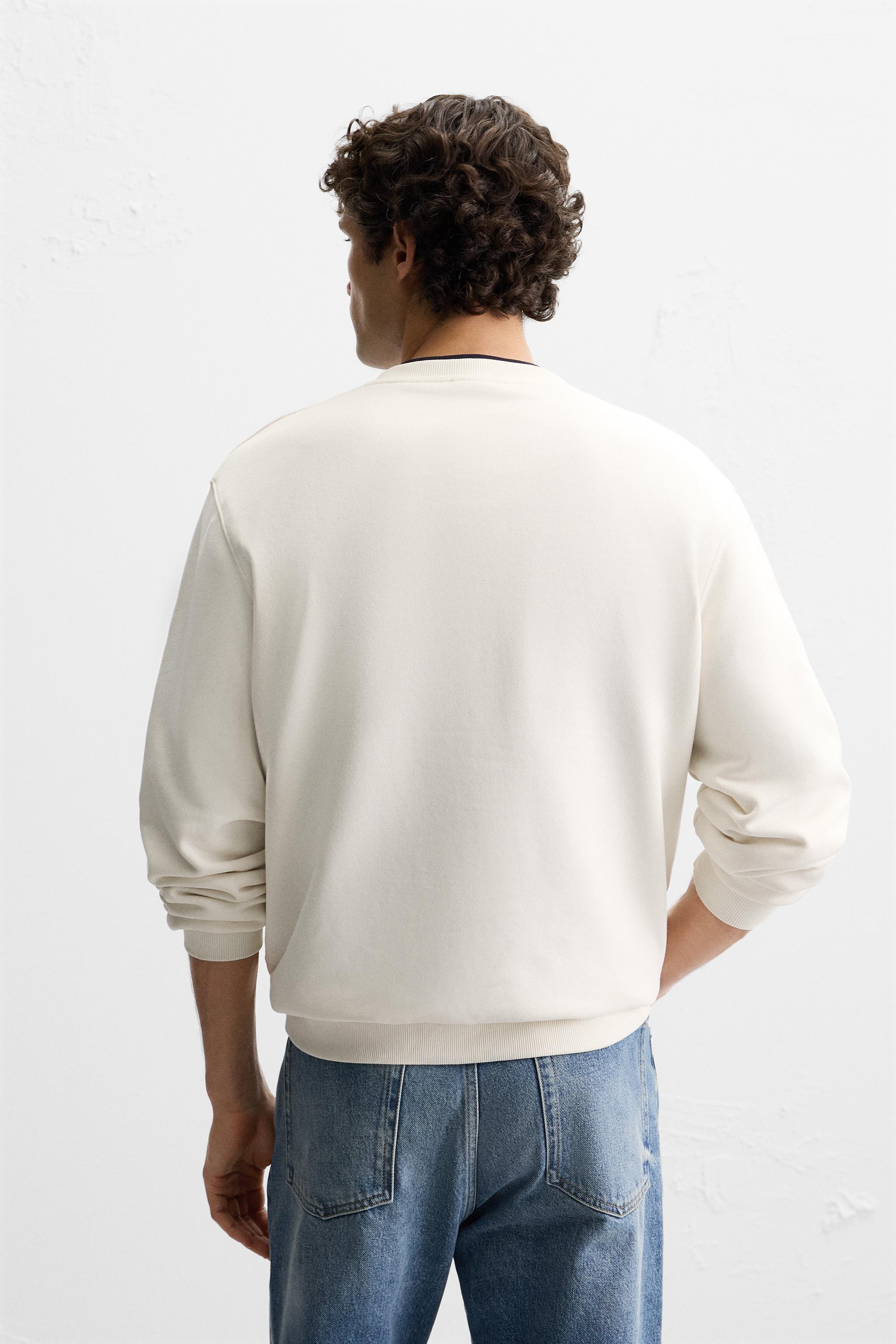 TEXTURED PATCH SWEATSHIRT