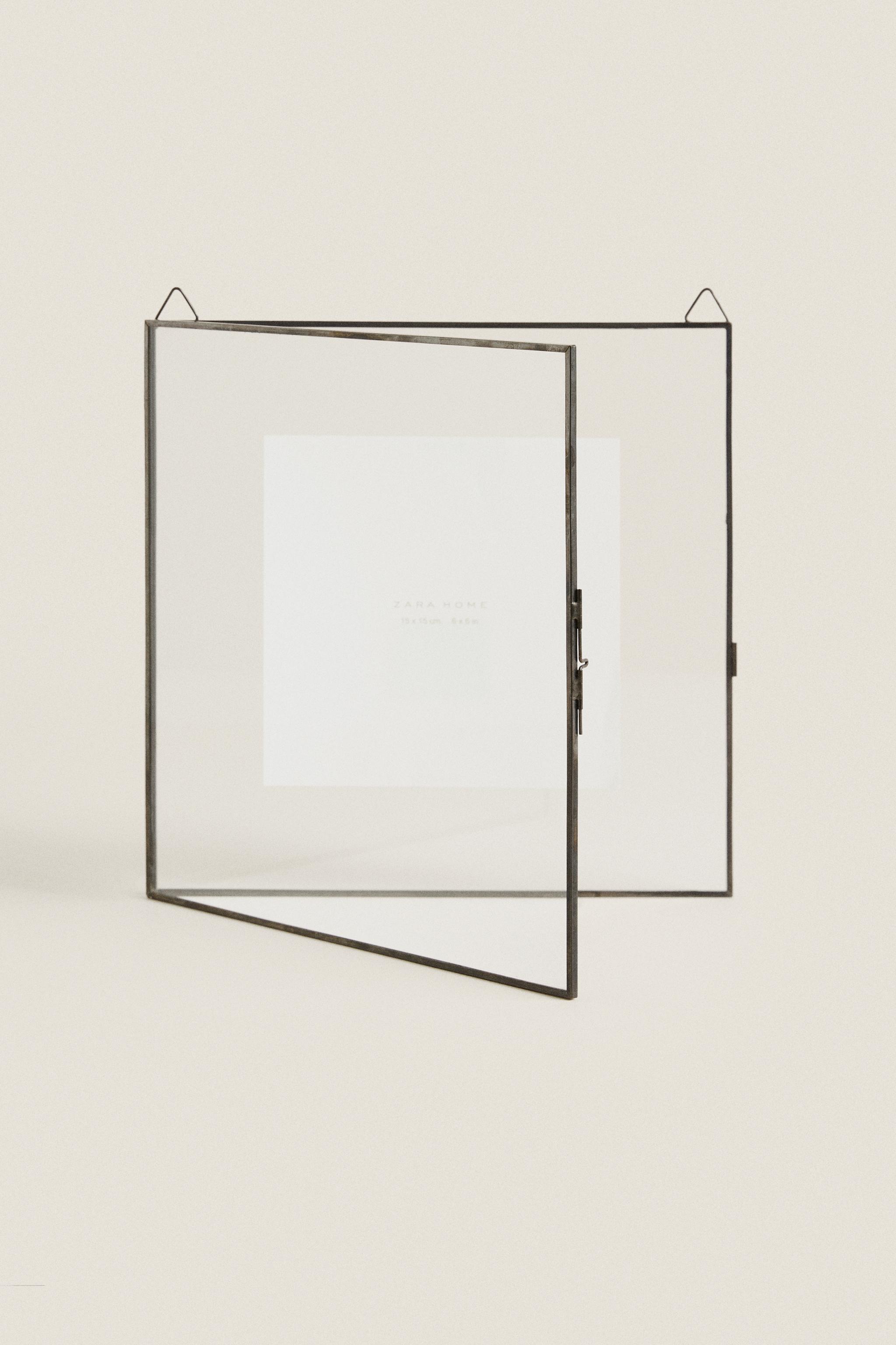 PICTURE FRAME WITH BLACK RIM