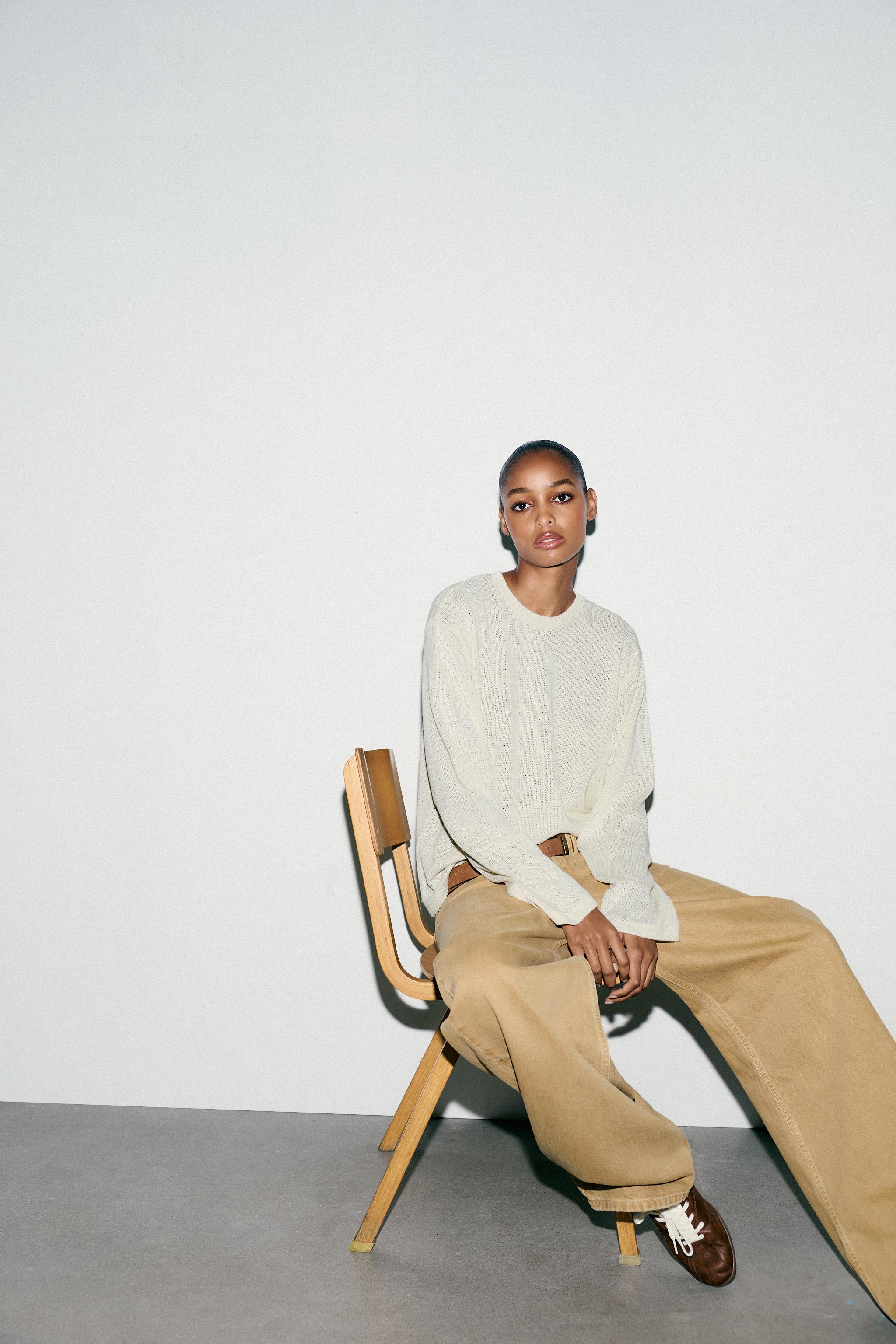 CUT-OUT KNIT SWEATER