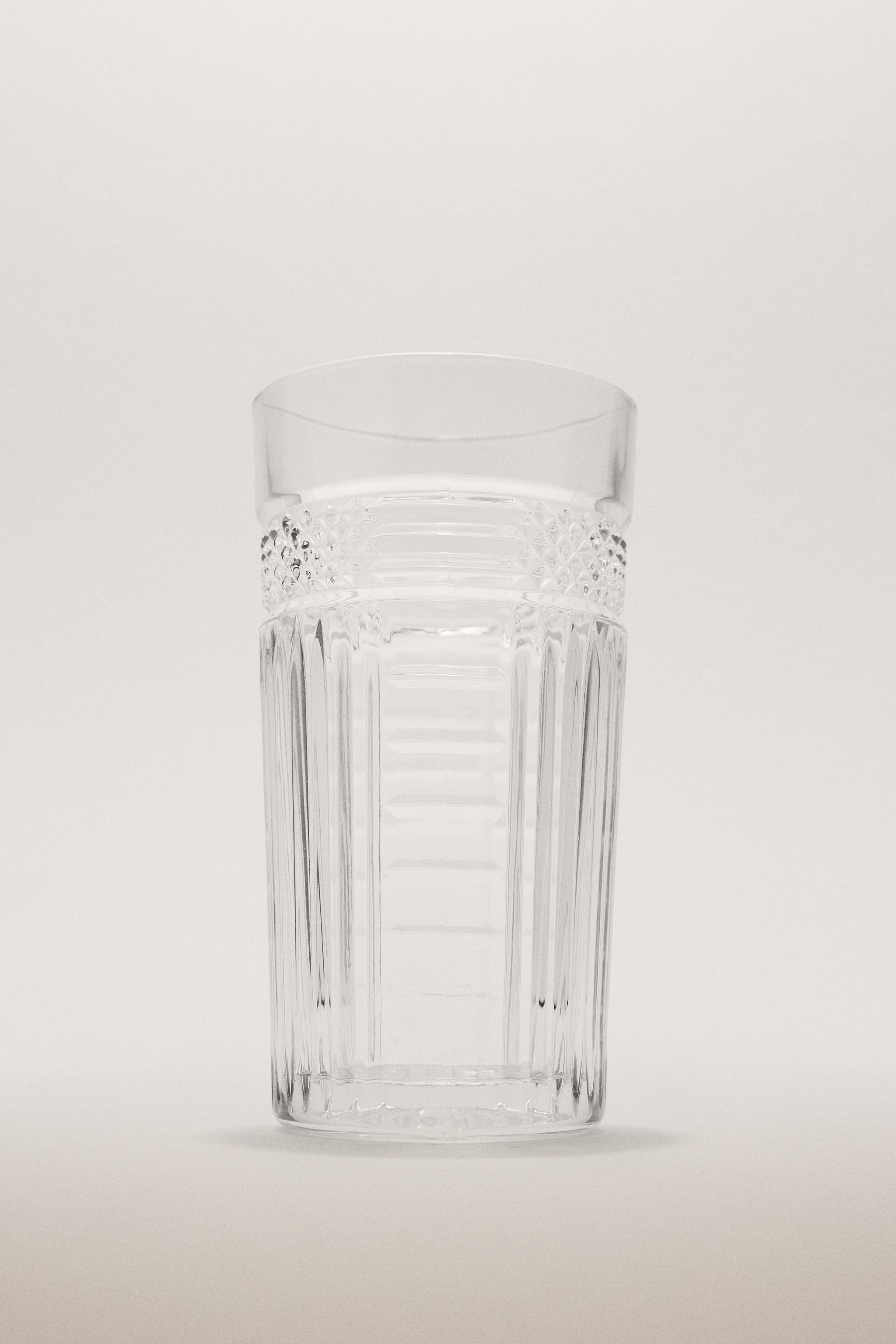 GLASS SOFT DRINK TUMBLER WITH RAISED DESIGN