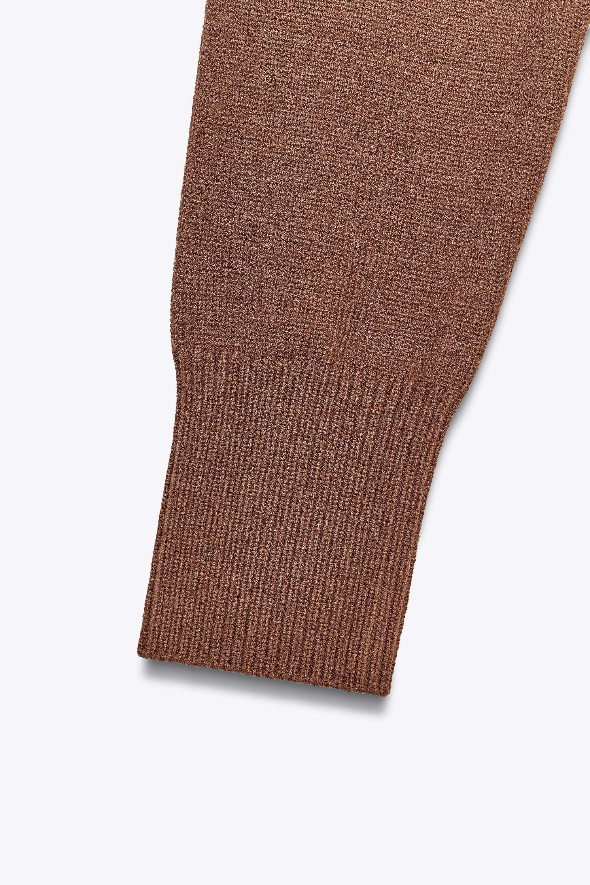 SHOULDER PAD CROPPED KNIT SWEATER