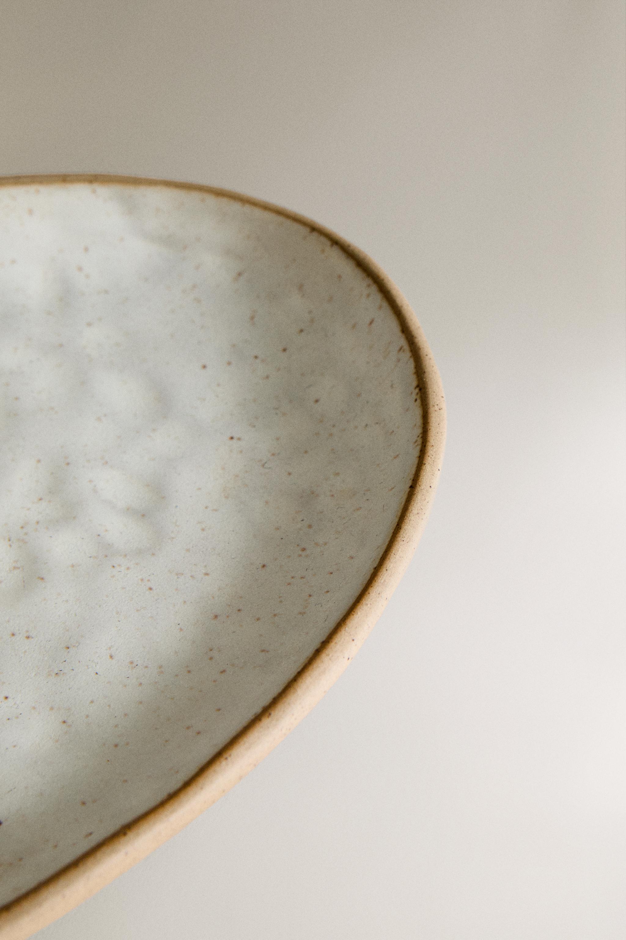 TEXTURED OVAL SERVING DISH