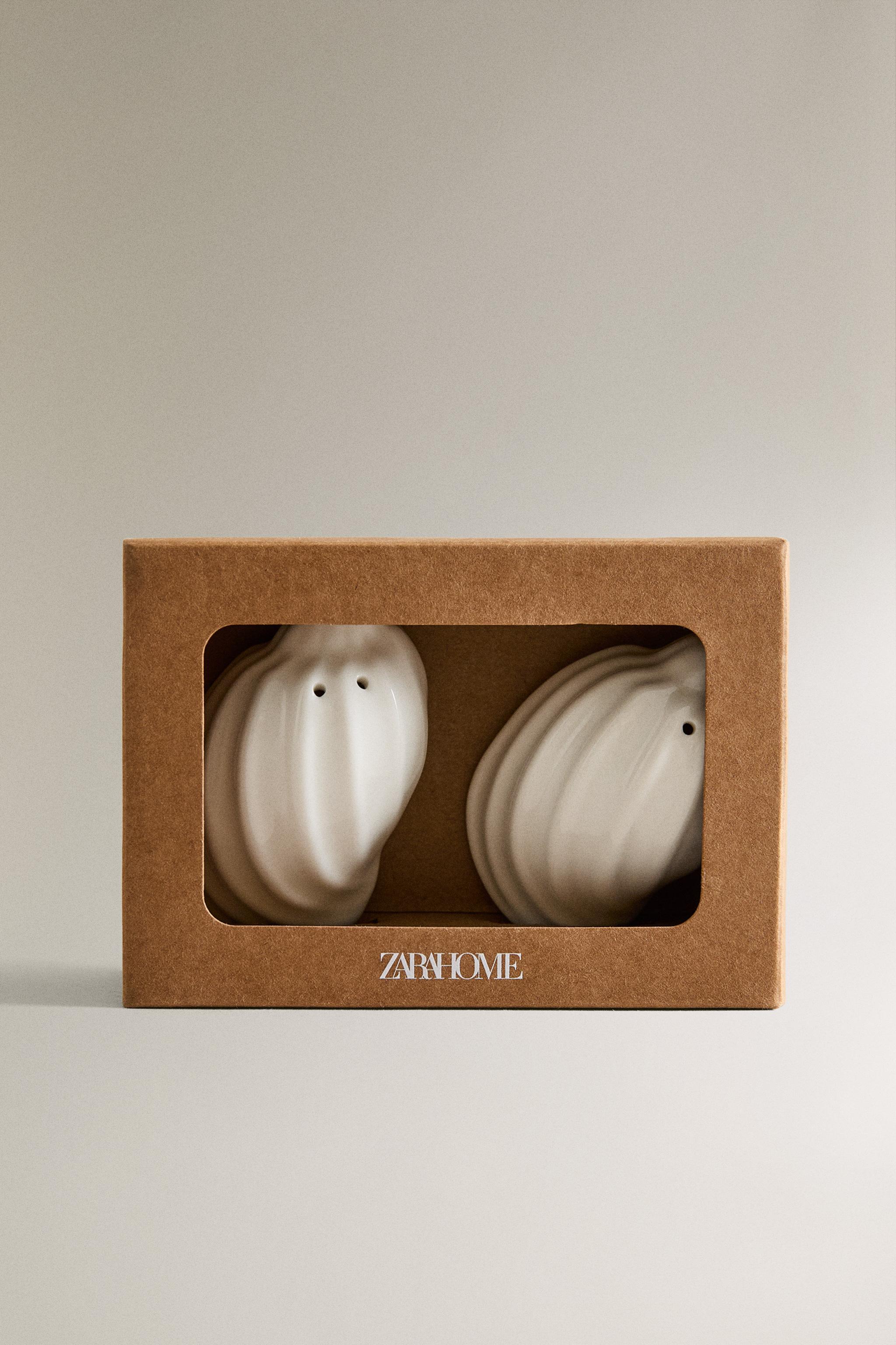 SALT AND PEPPER SHAKER SET SHELLS