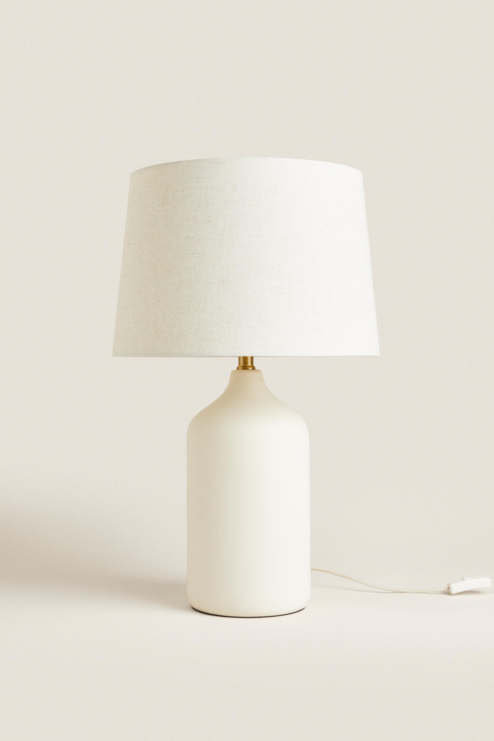 WHITE CERAMIC BASE TABLE LAMP