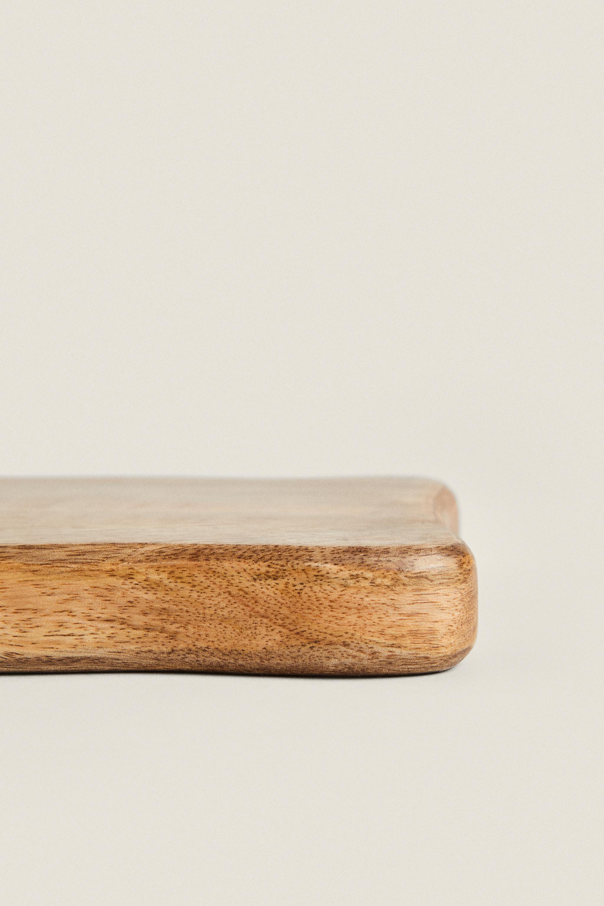 IRREGULAR WOODEN CUTTING BOARD