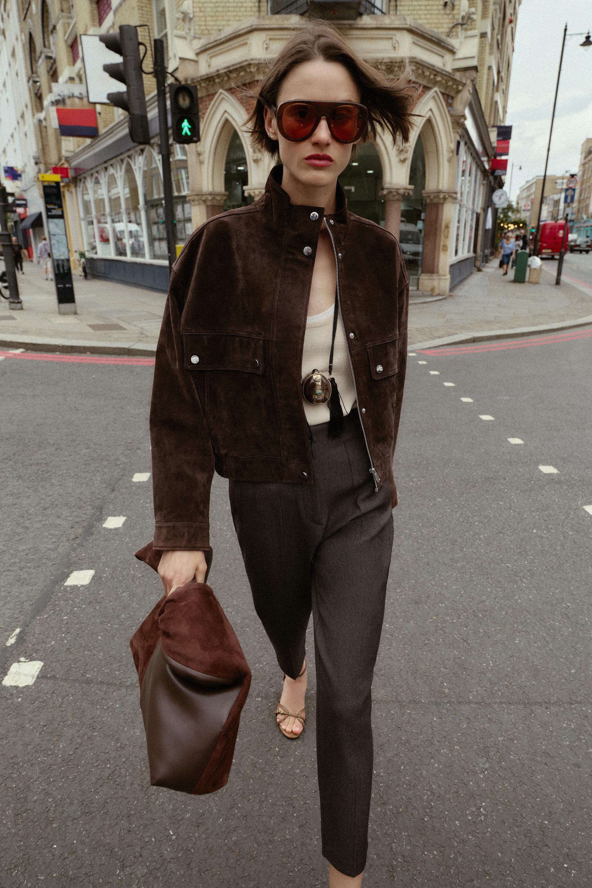 PANTS WITH A HIGH WAIST