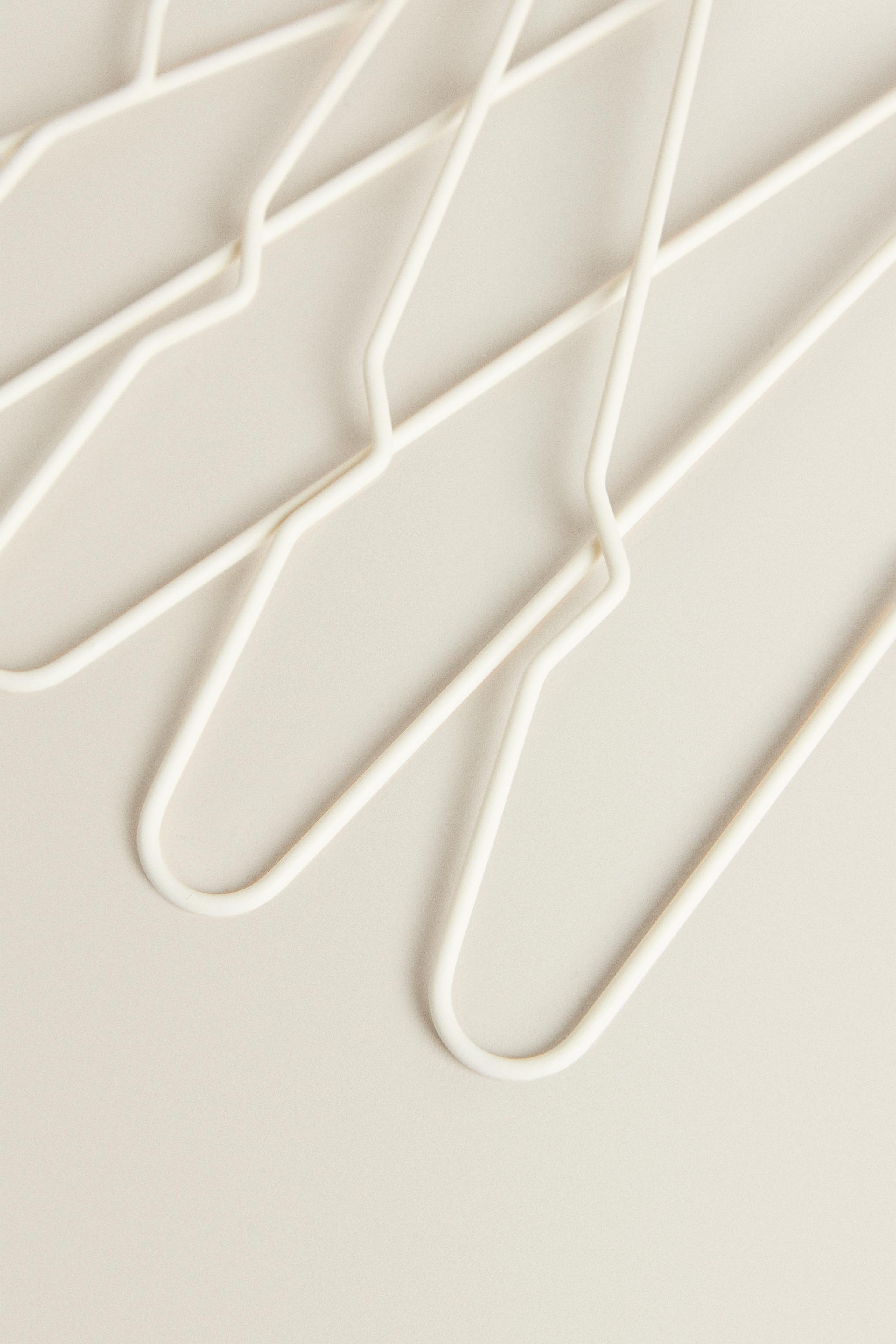 RUBBERIZED HANGERS (PACK OF 6)