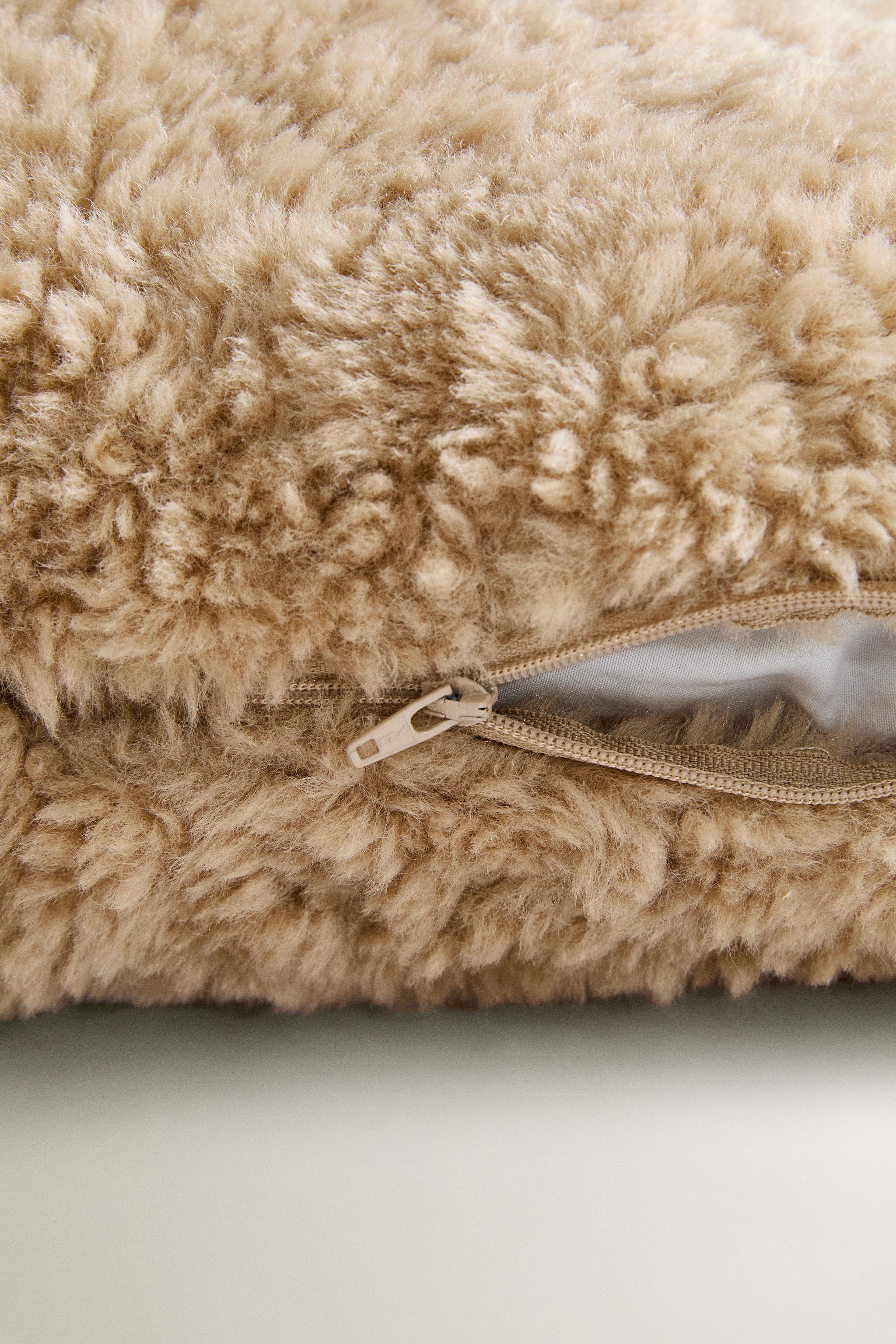 FAUX SHEARLING PET BED