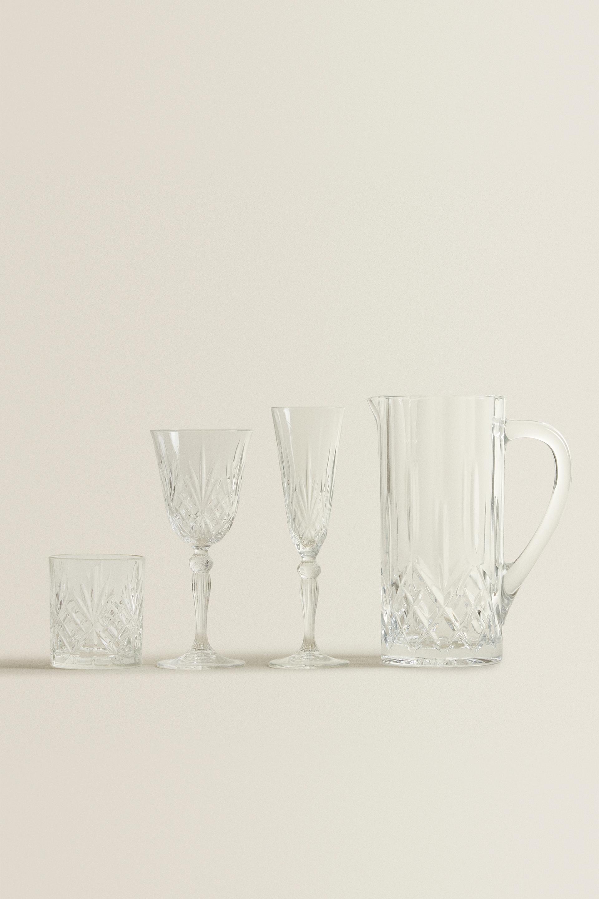 CRYSTALLINE TUMBLER WITH RAISED DESIGN