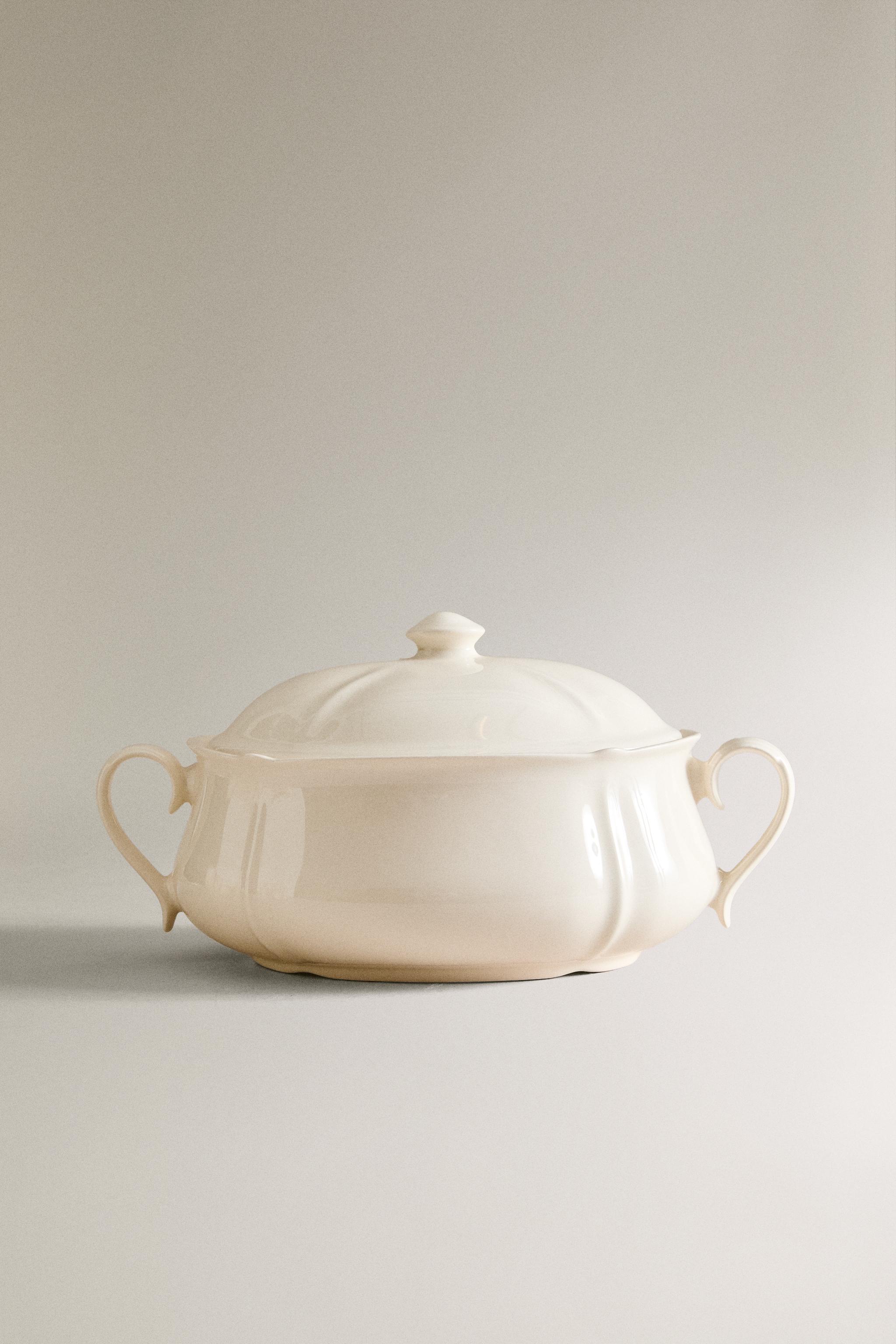 EARTHENWARE TUREEN WITH RAISED-DESIGN EDGE