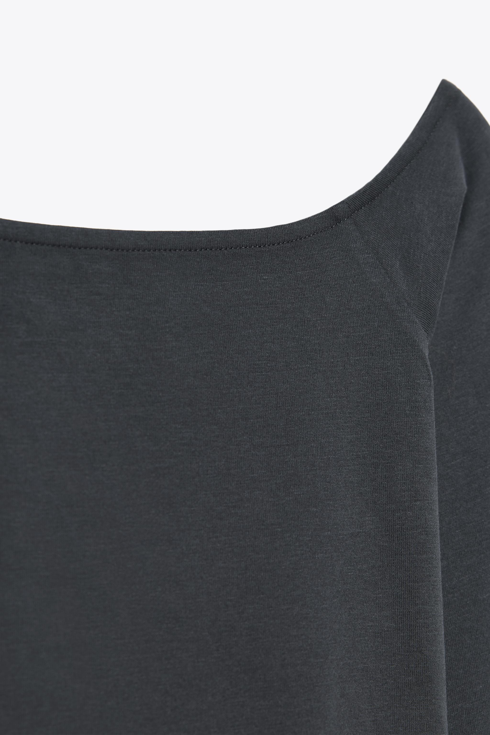 OFF-THE-SHOULDER TOP