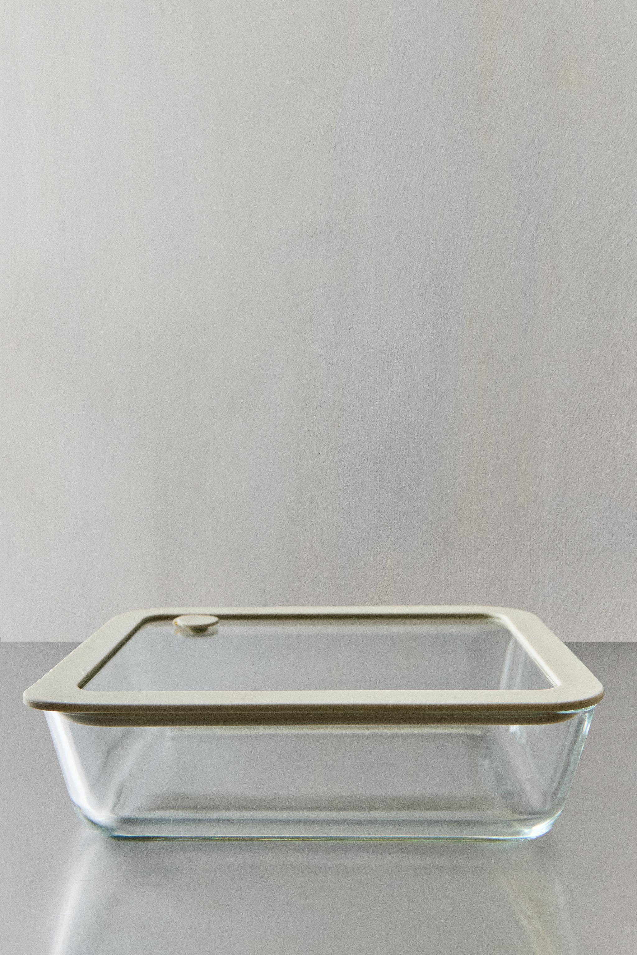 47.34 oz AIRTIGHT FOOD CONTAINER