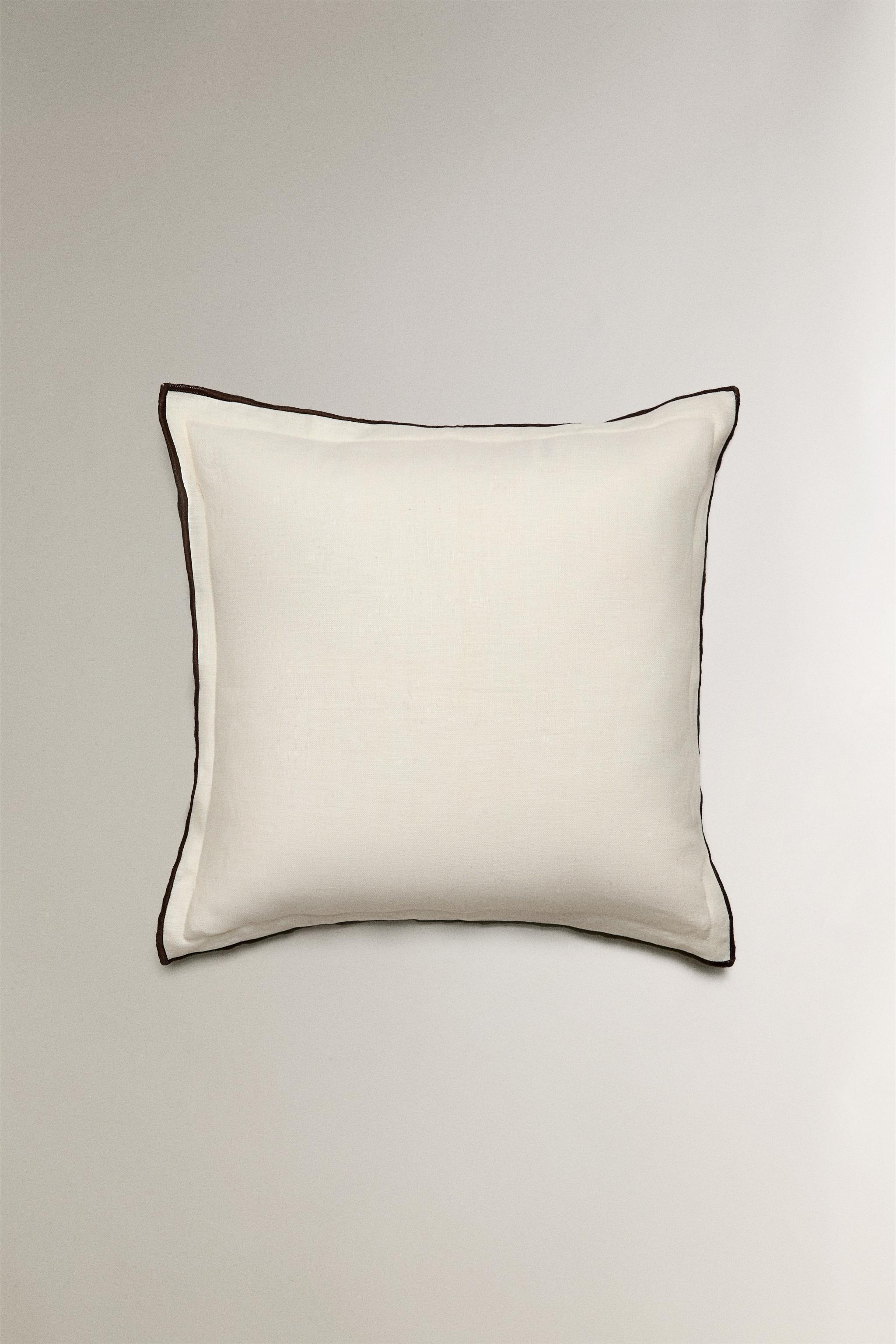 THROW PILLOW COVER WITH OVERLOCK