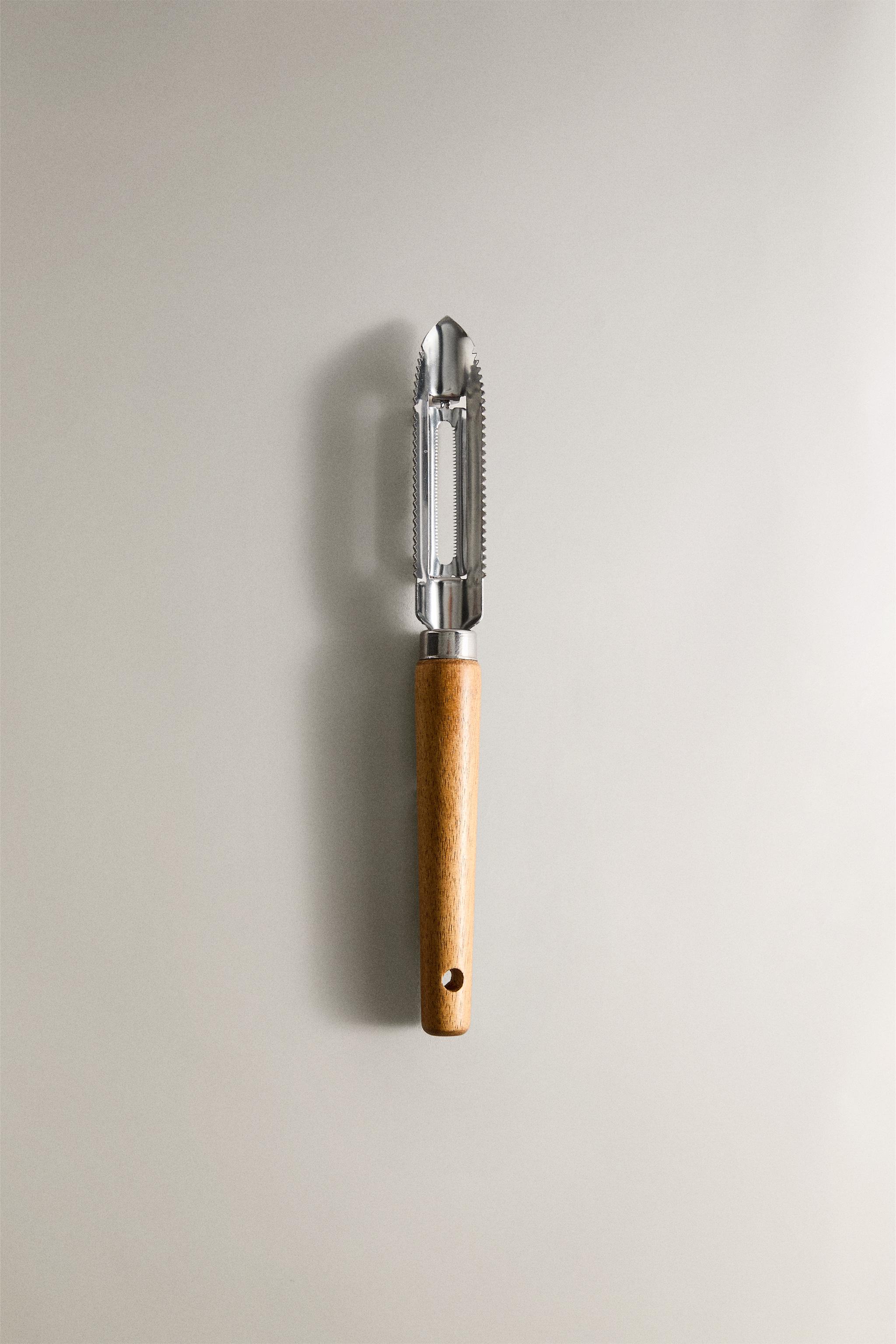 KITCHEN PEELER WITH WOODEN HANDLE