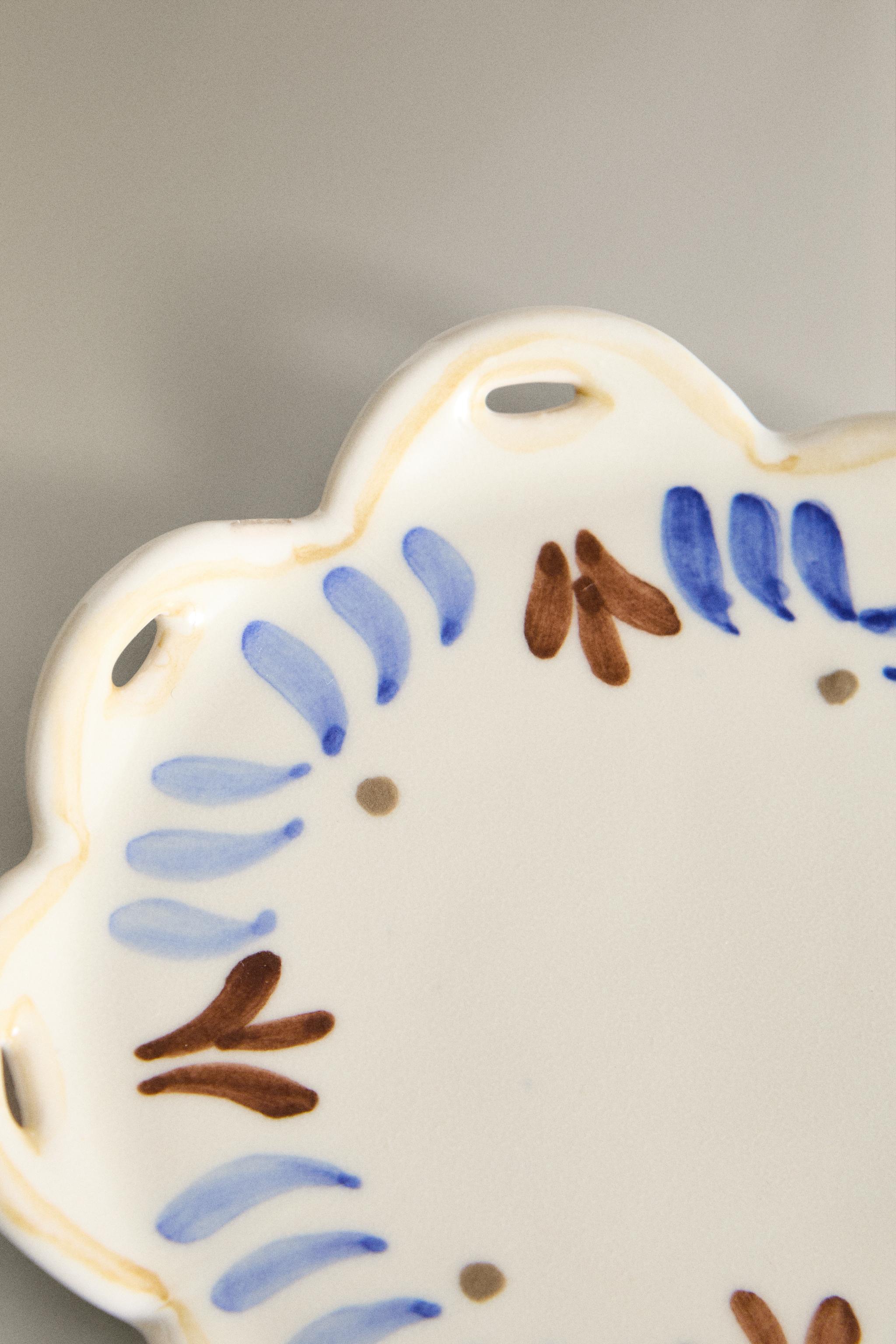 CERAMIC SIDE PLATE WITH FLORAL MOTIFS