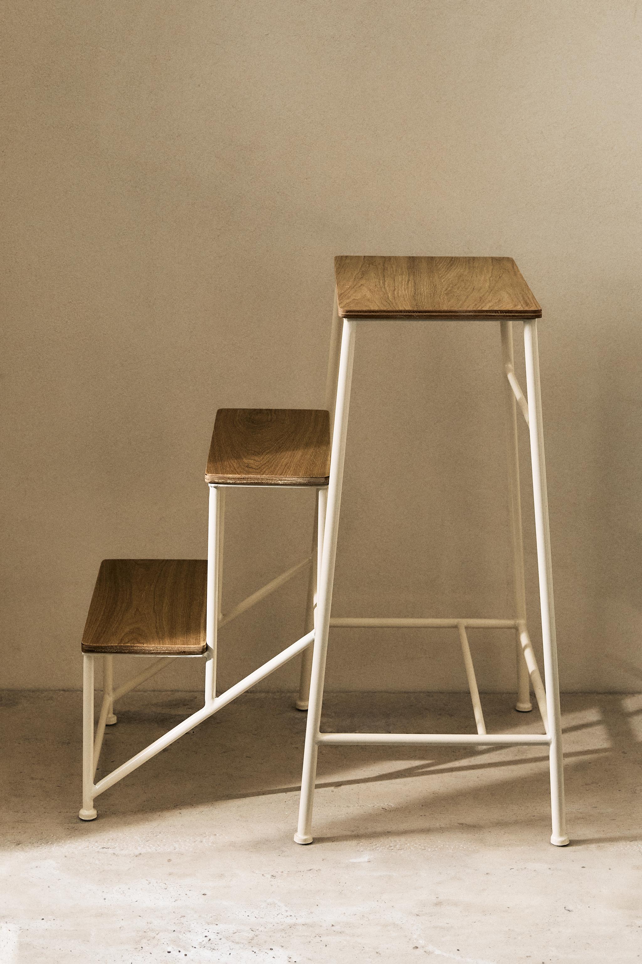 THREE-STEP LADDER STOOL