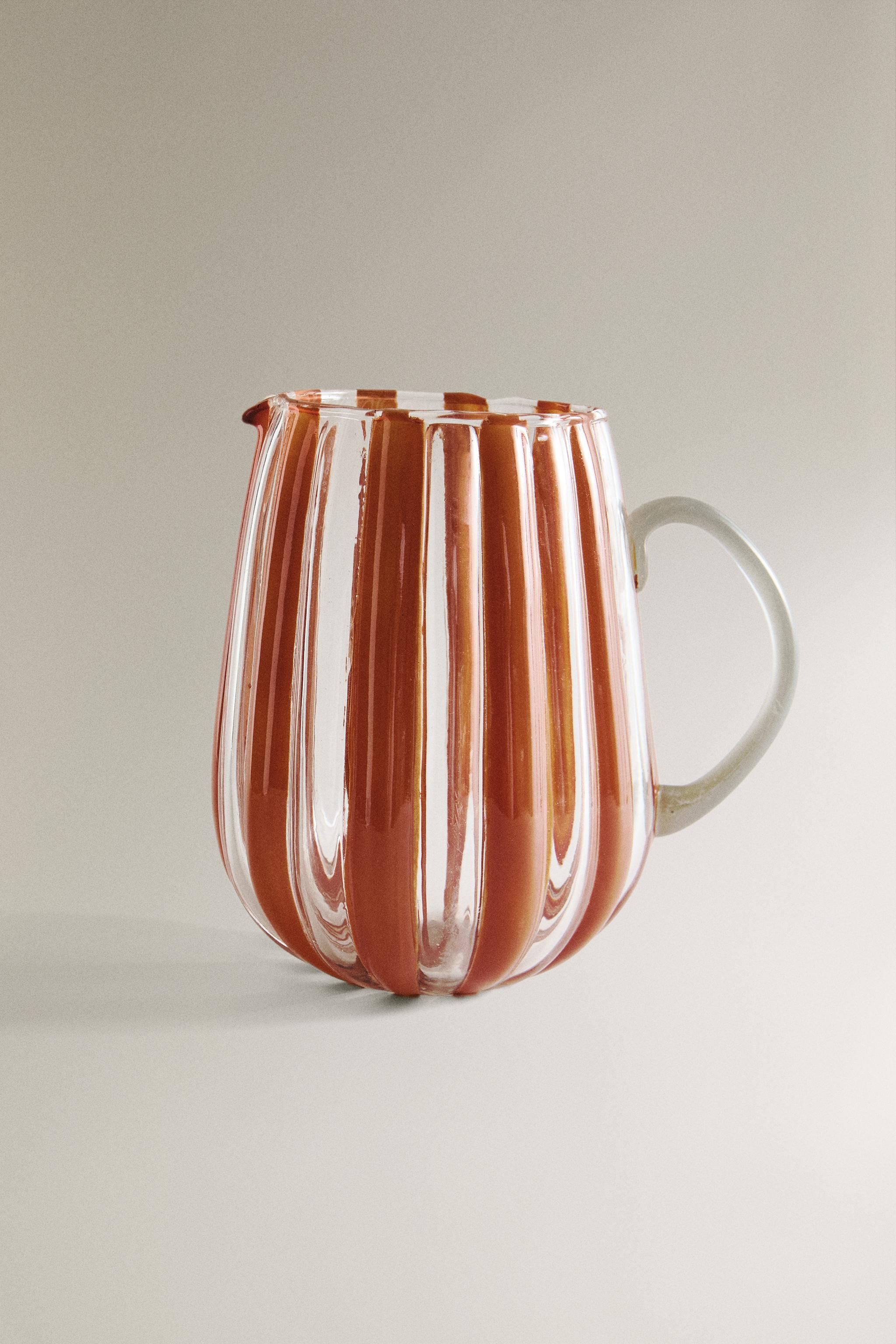 GLASS PITCHER WITH STRIPED HANDLE AND CONTRAST