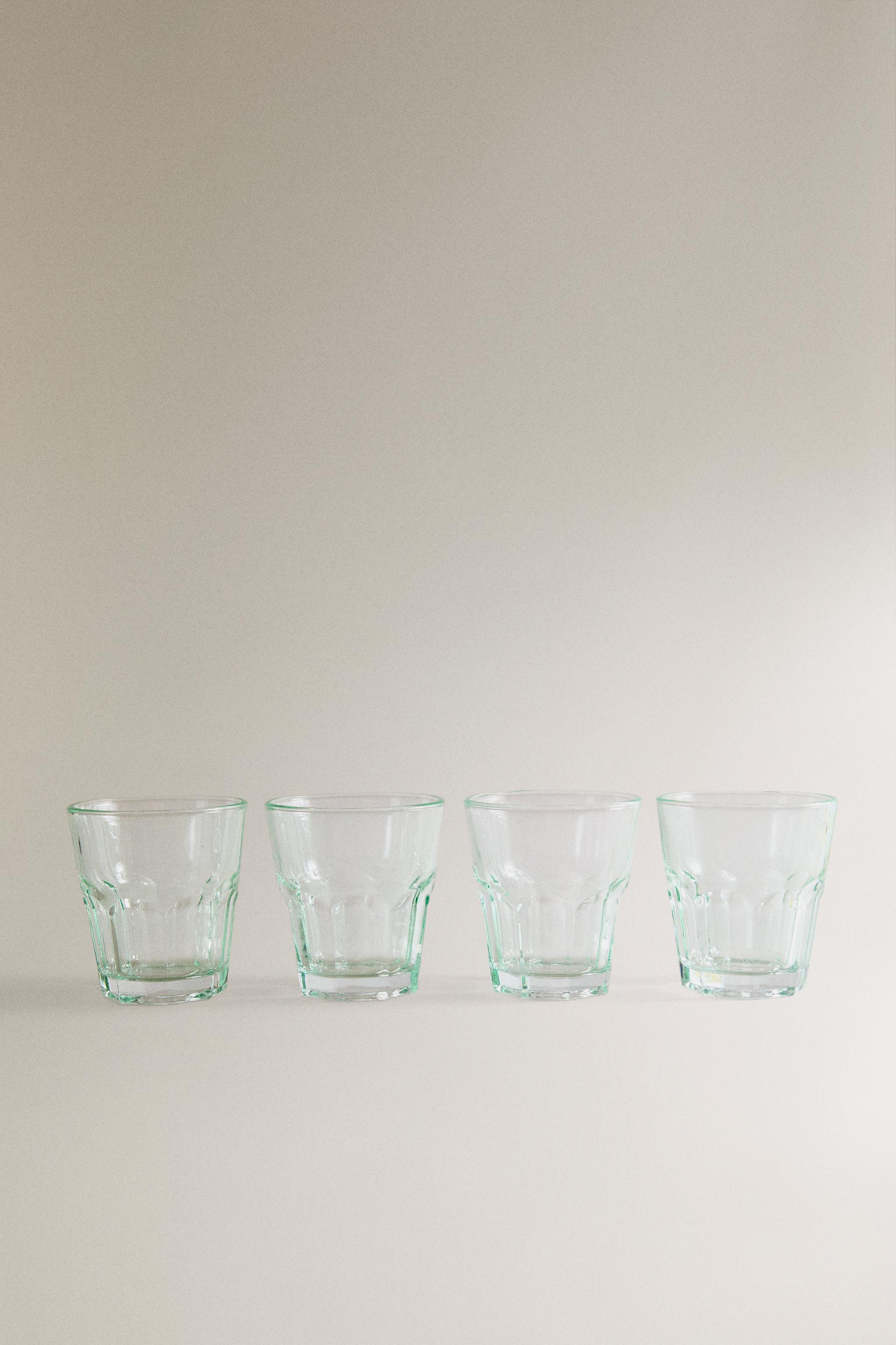 GLASS TUMBLER WITH A RAISED DESIGN