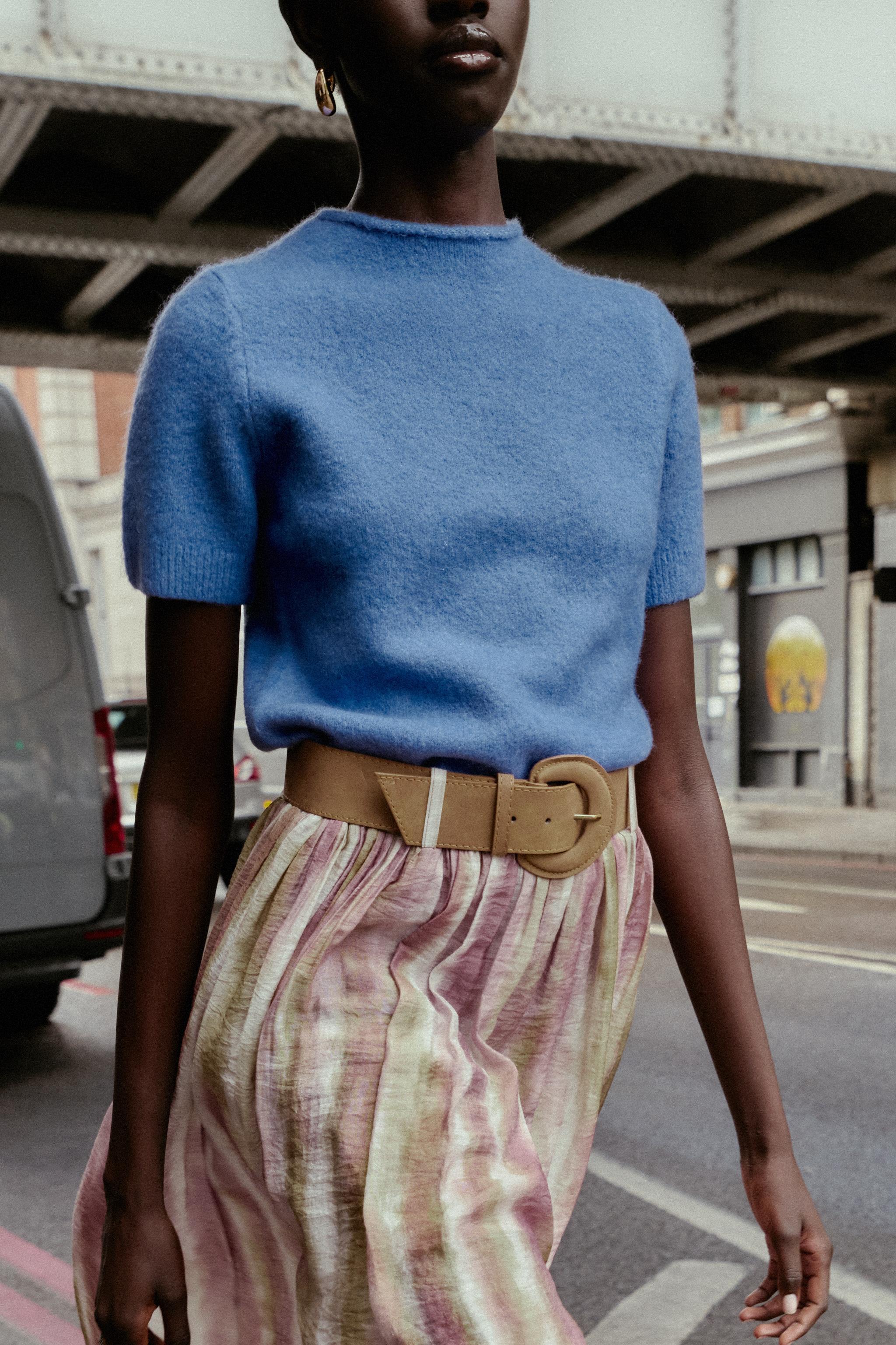 SHORT SLEEVE KNIT SWEATER