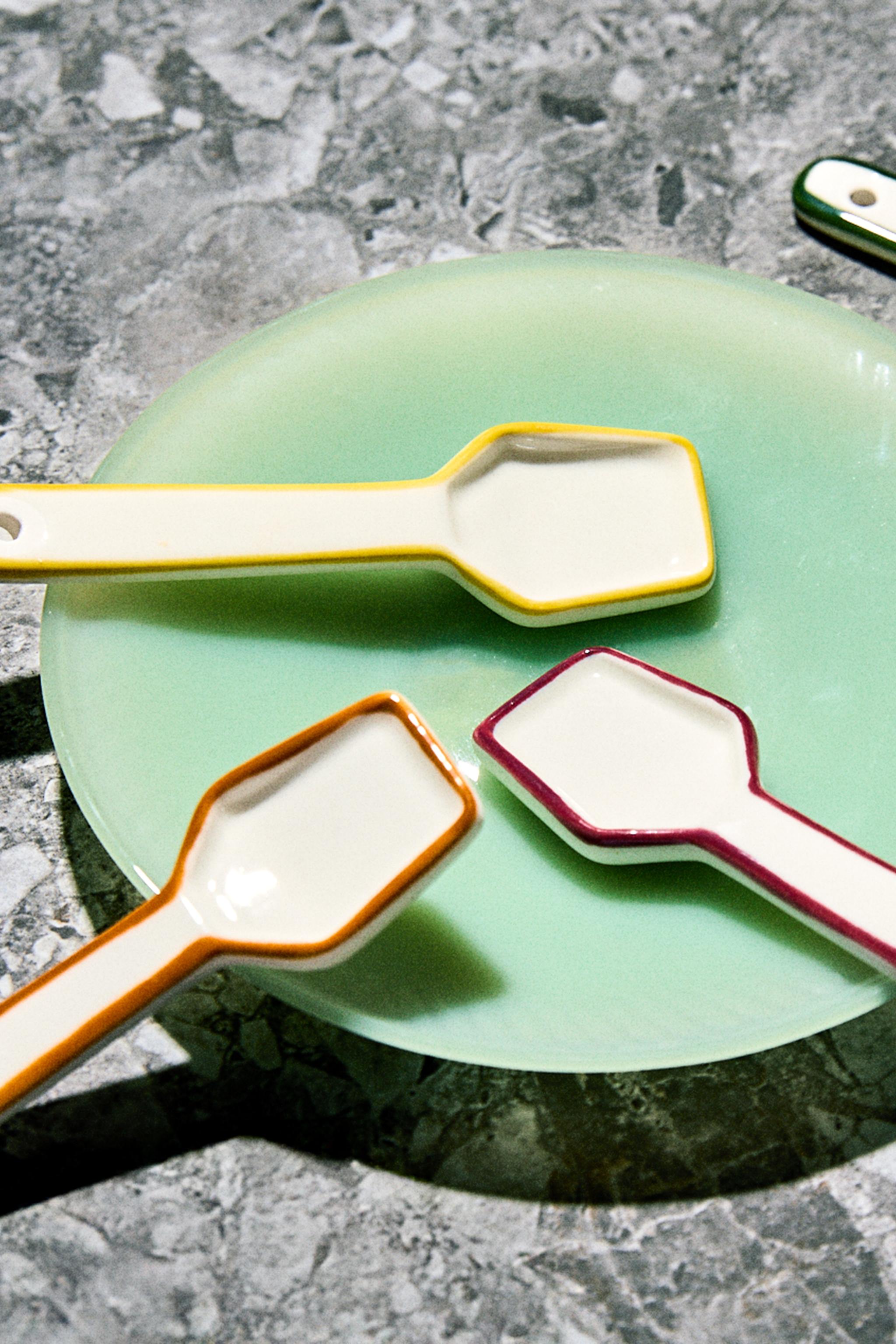 SET OF STONEWARE ICE CREAM SPOONS WITH CONTRAST EDGE (SET OF 4)