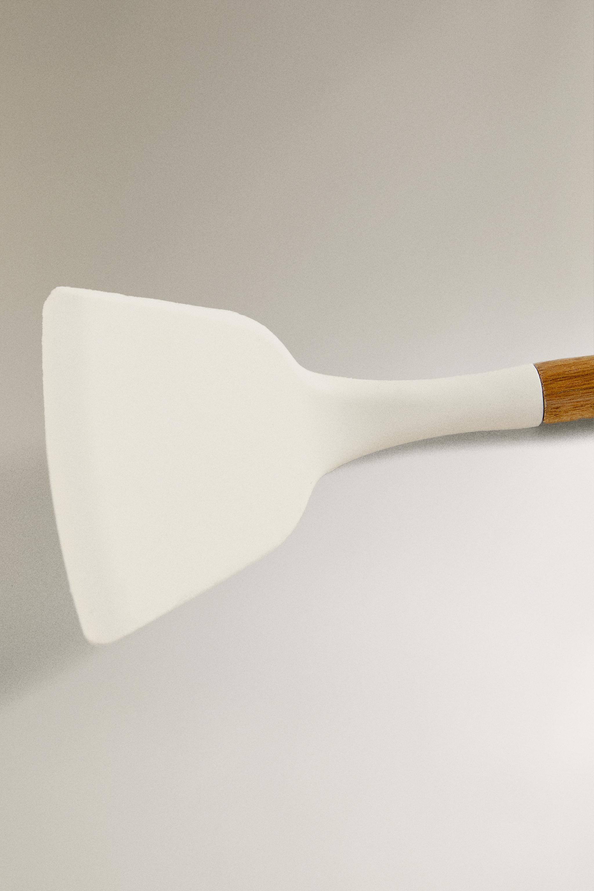 SILICONE AND WOODEN SPATULA