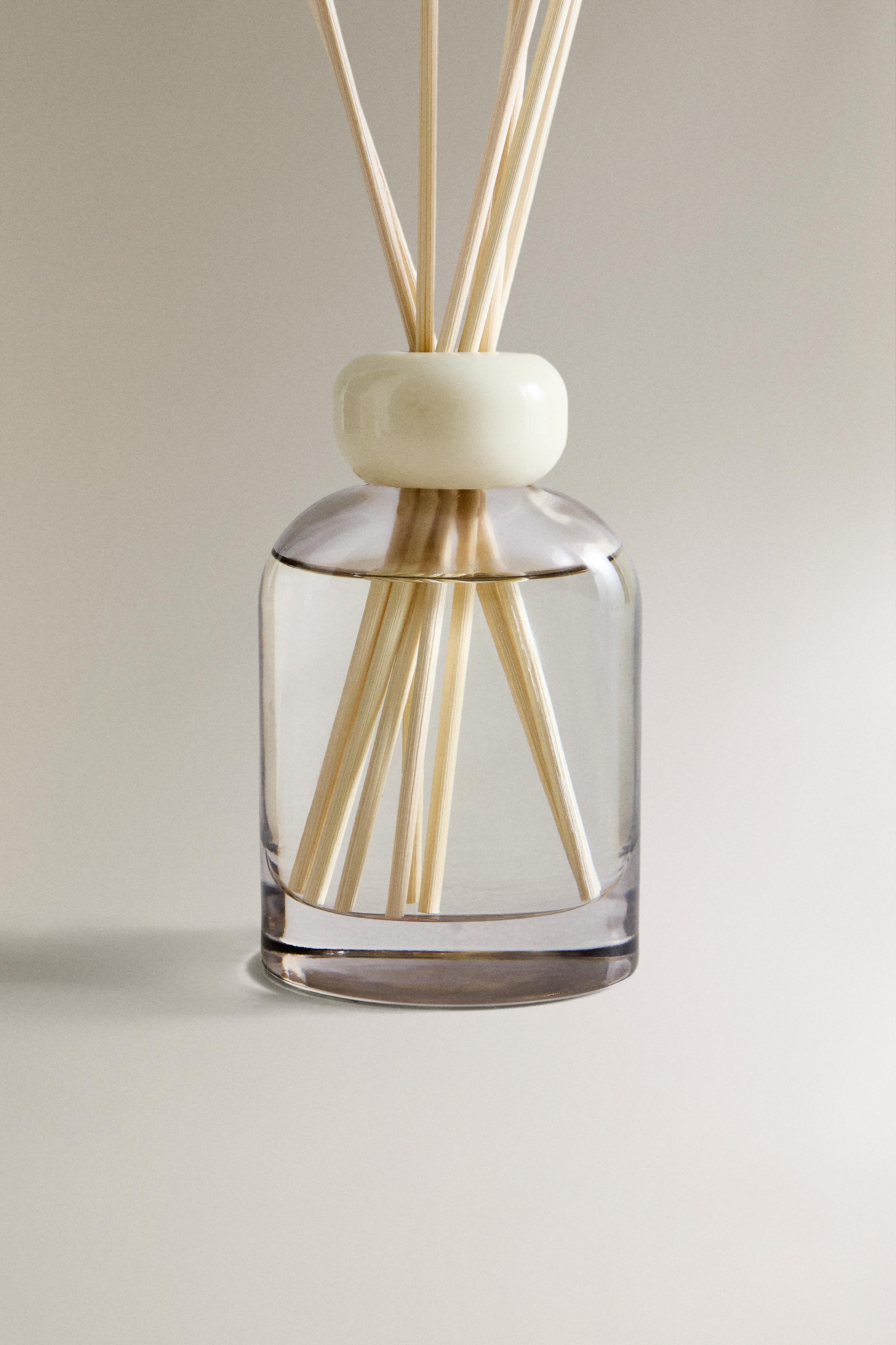 (4.06 oz) FLEUR DE VÉTIVER SCENTED REED DIFFUSER