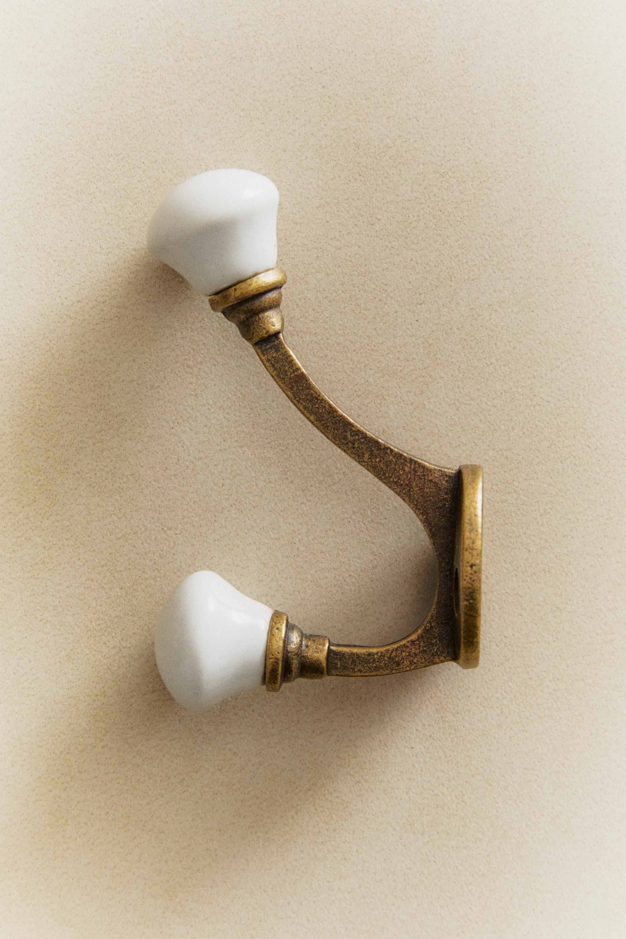CERAMIC HOOK