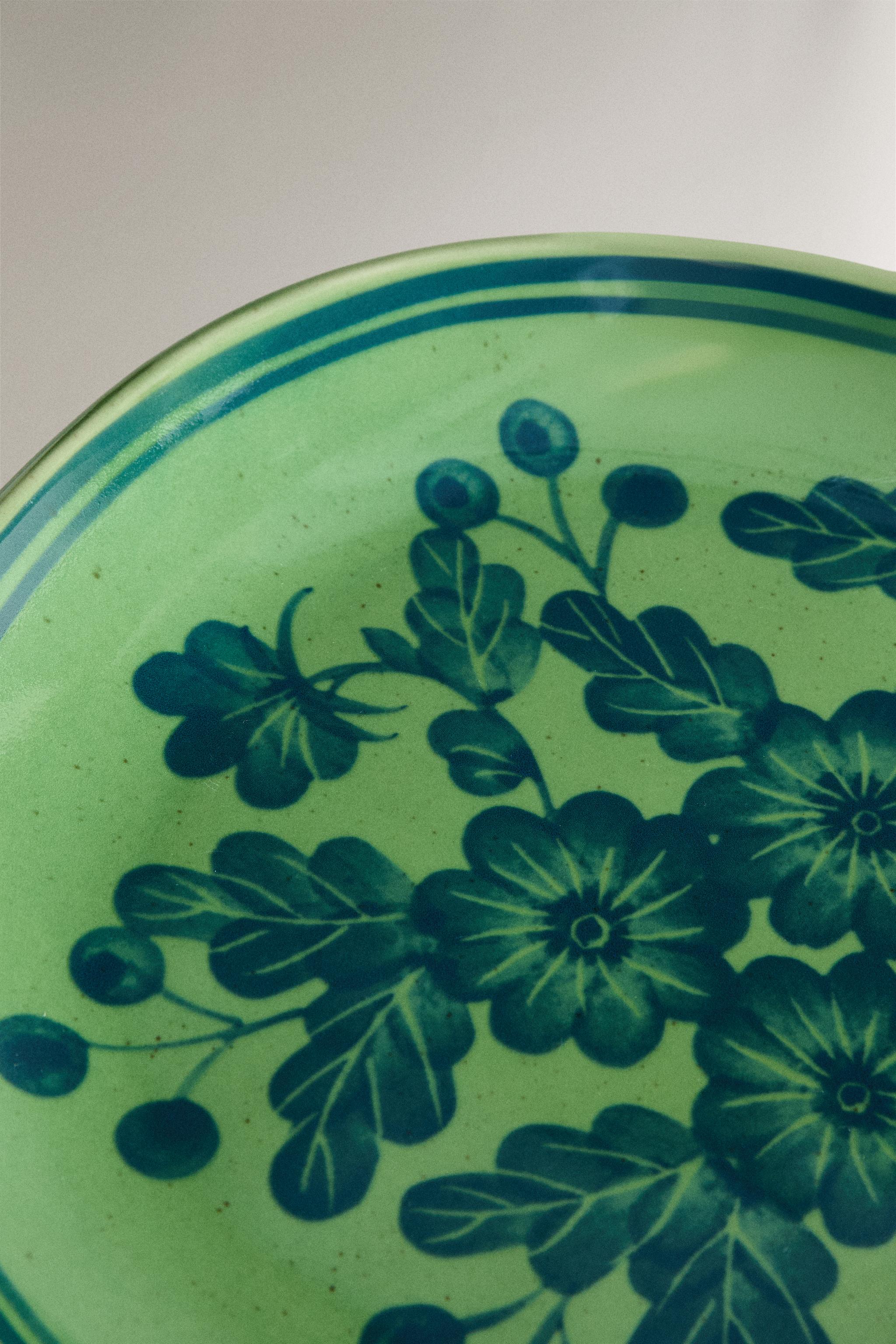 STONEWARE DINNER PLATE WITH FLORAL MOTIFS