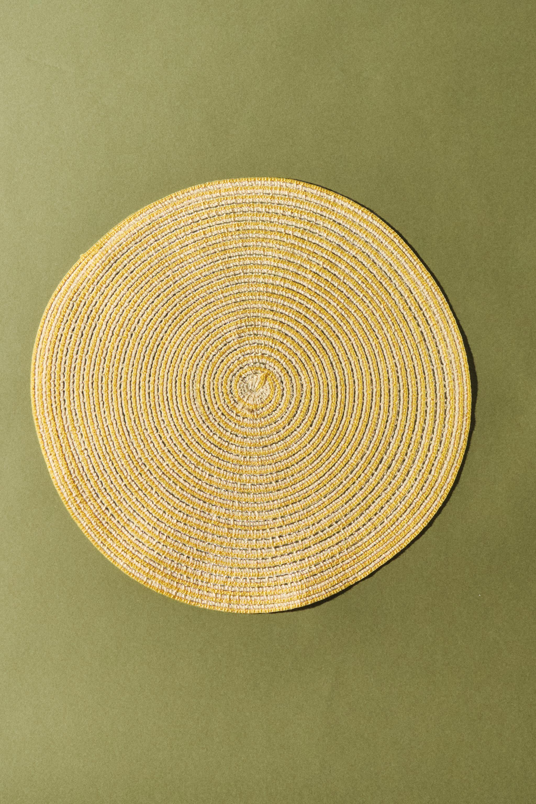 SET OF ROUND PLACEMATS (SET OF 2)