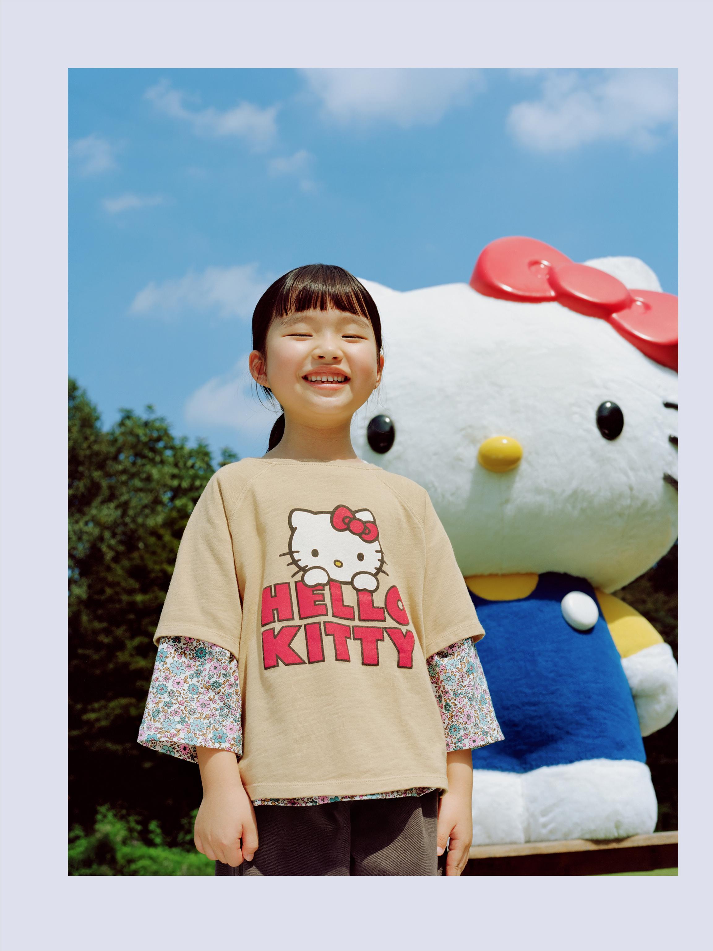 HELLO KITTY © SANRIO EMBROIDERED T-SHIRT