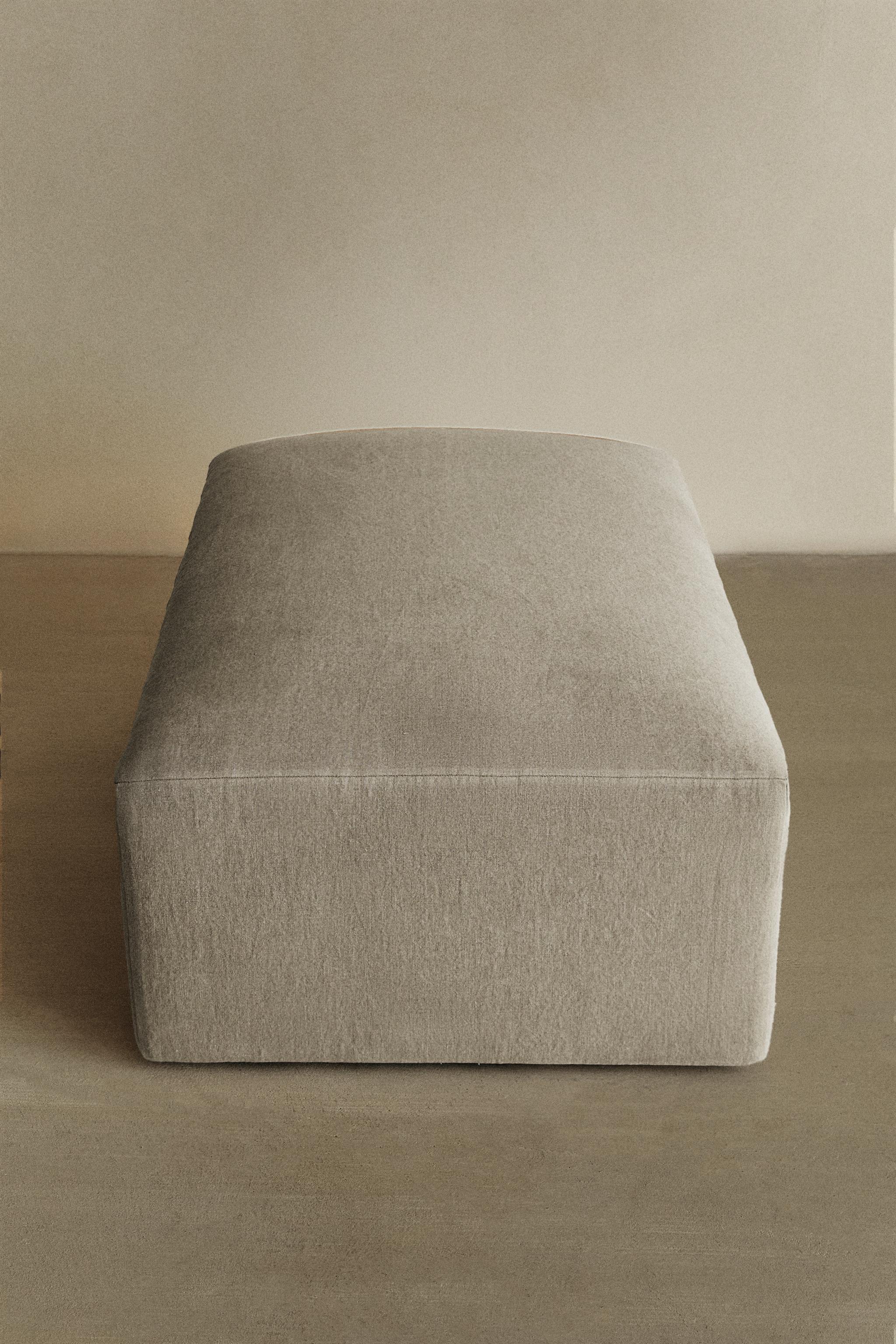 WASHED LINEN POUF