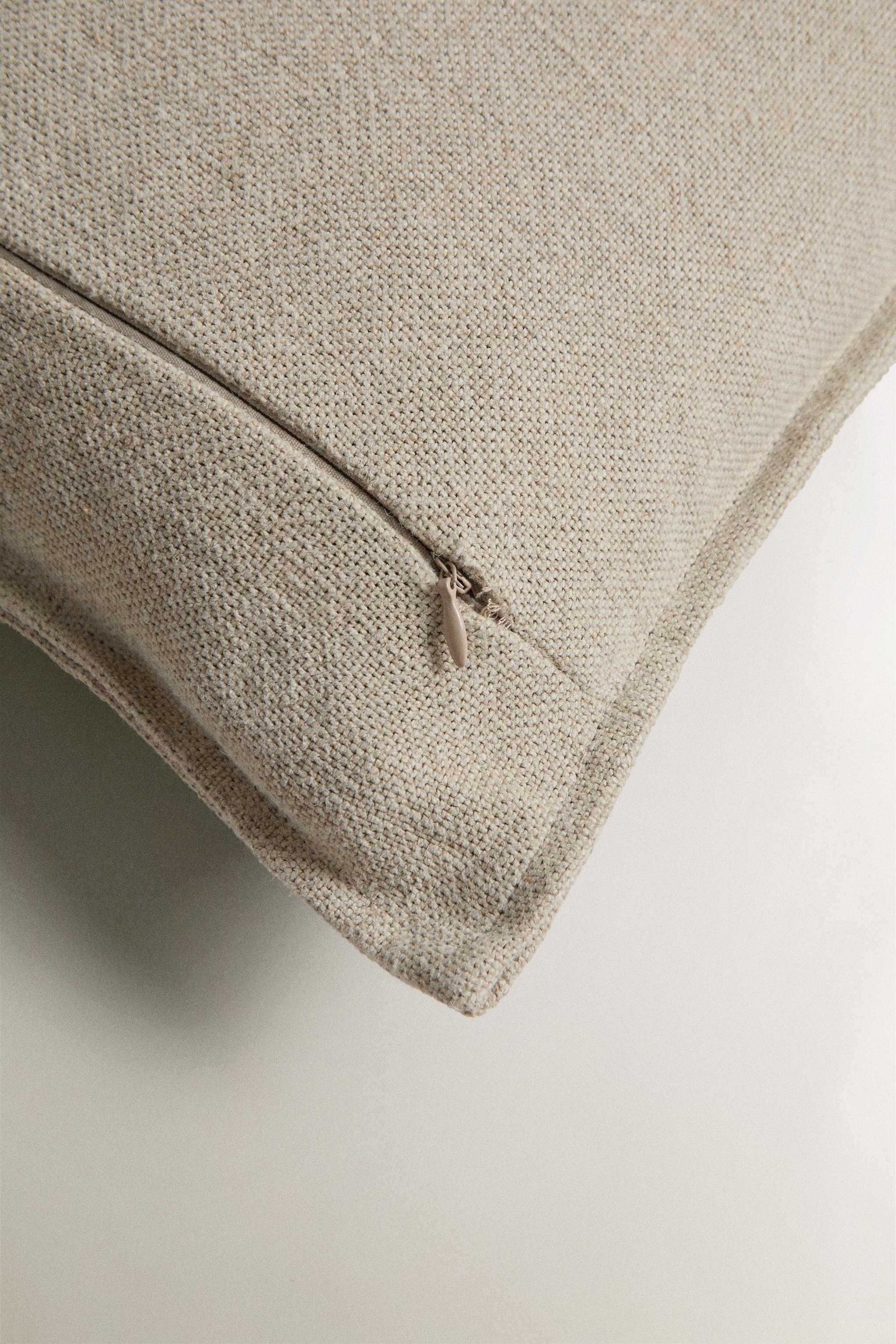 LINEN THROW PILLOW COVER WITH BACKSTITCHING