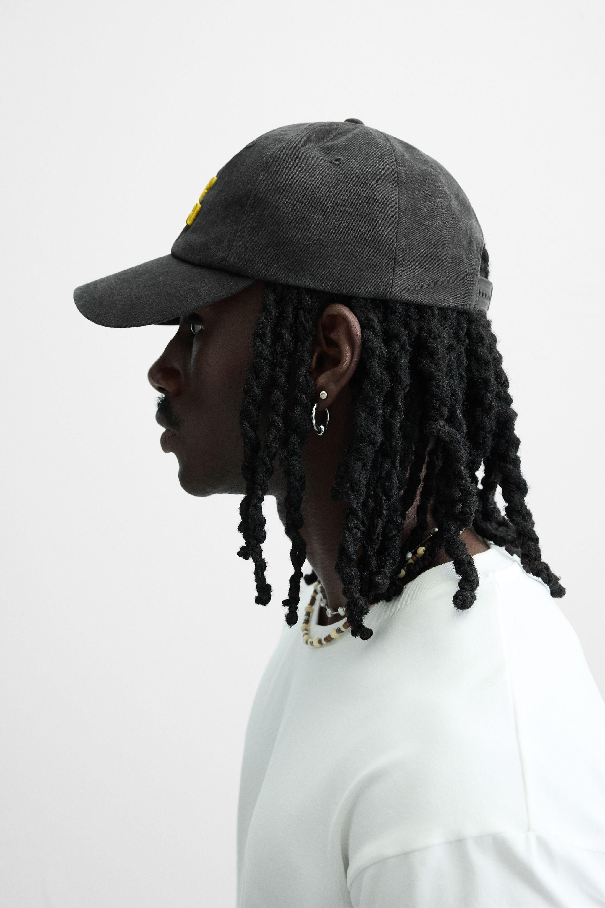 CONTRAST EMBROIDERY CAP