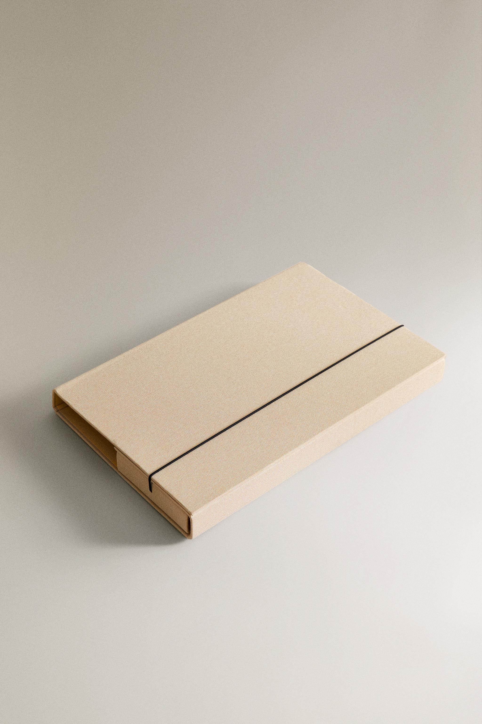 LINEN FOLDER WITH CLOSURE